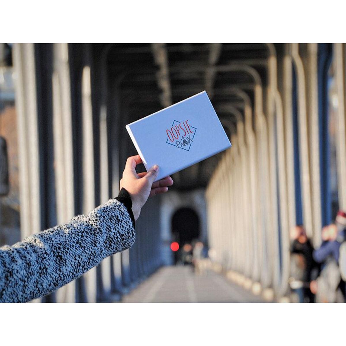 Smartbox Oopsie Box La Festive 1 mois : spectacle, activité culturelle et bar pour 2 personnes - Coffret Cadeau Sport & Aventure