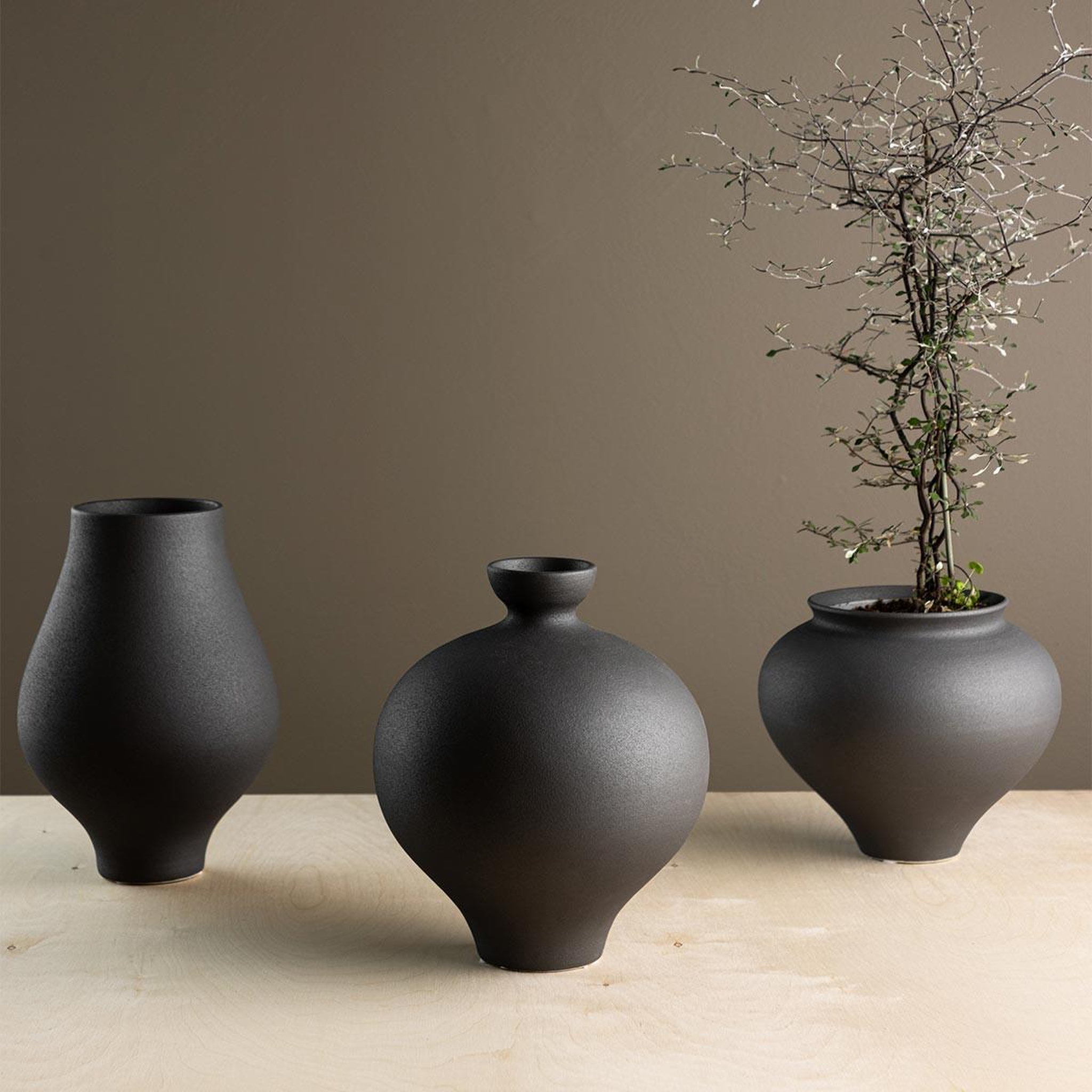 Voir la diapositive 2 : Paris Prix Vase déco  rellis  24cm noir