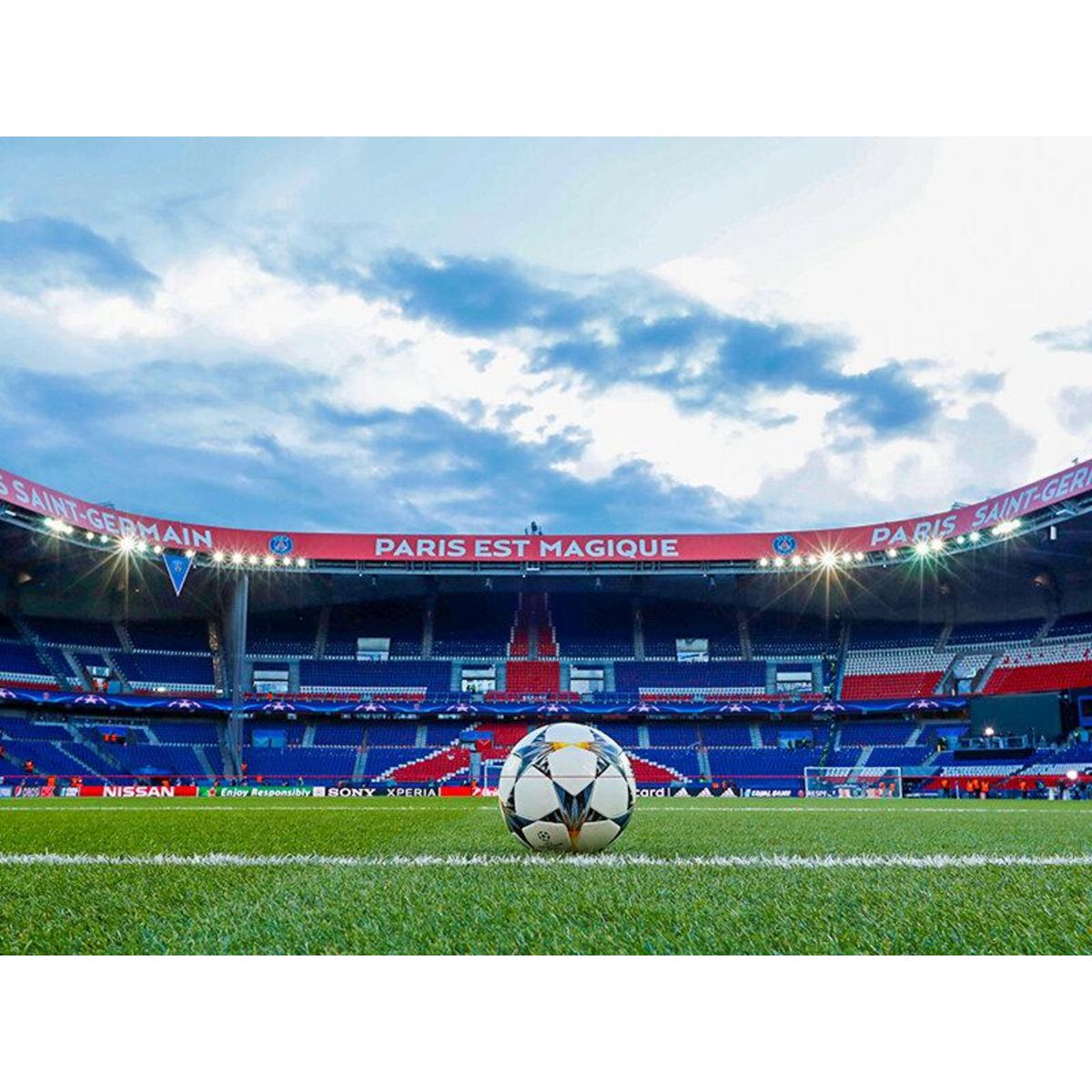 Smartbox Visite du Parc des Princes pour 2 passionnés de football - Coffret Cadeau Sport & Aventure