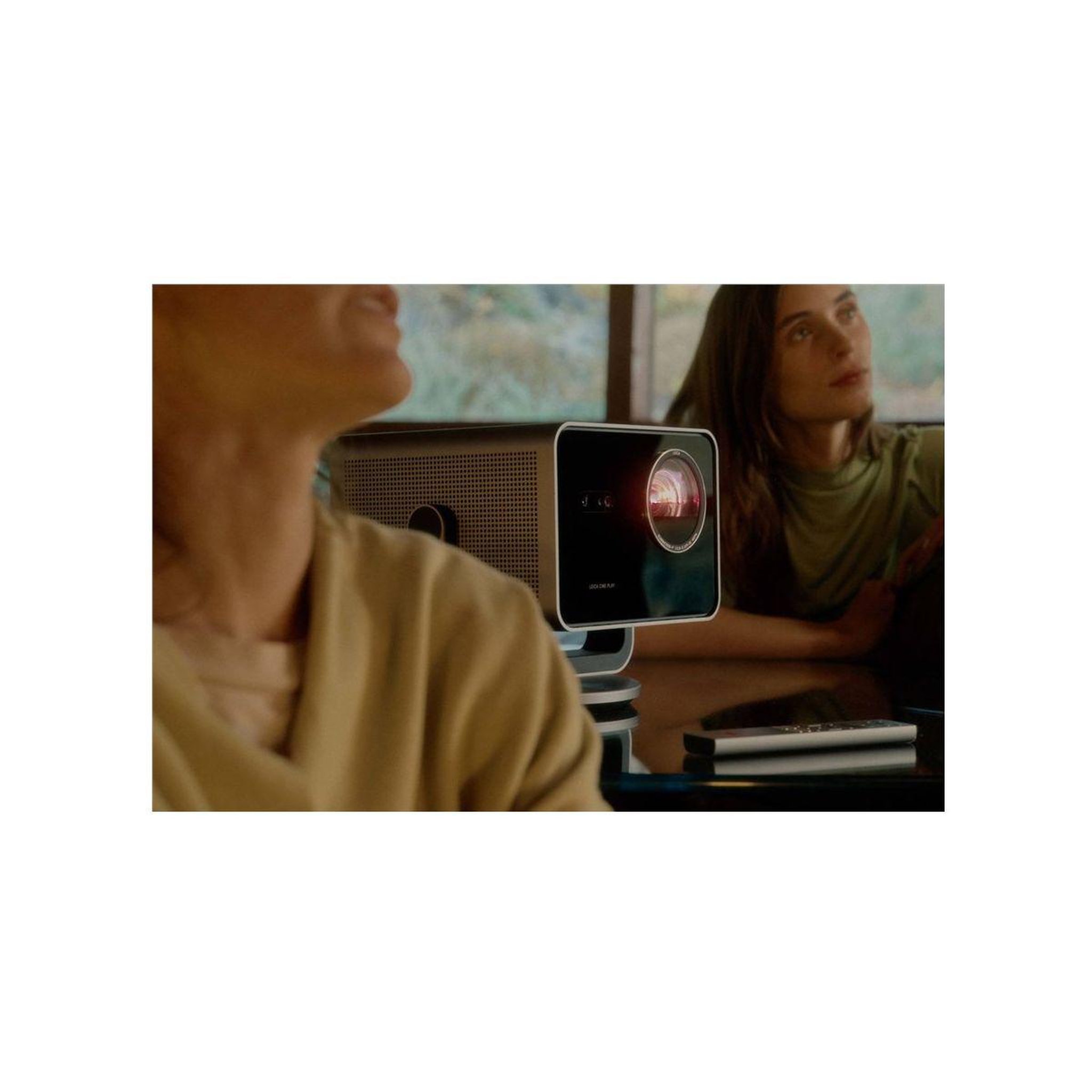 Voir la diapositive 4 : LEICA Vidéoprojecteur home cinéma cine play 1