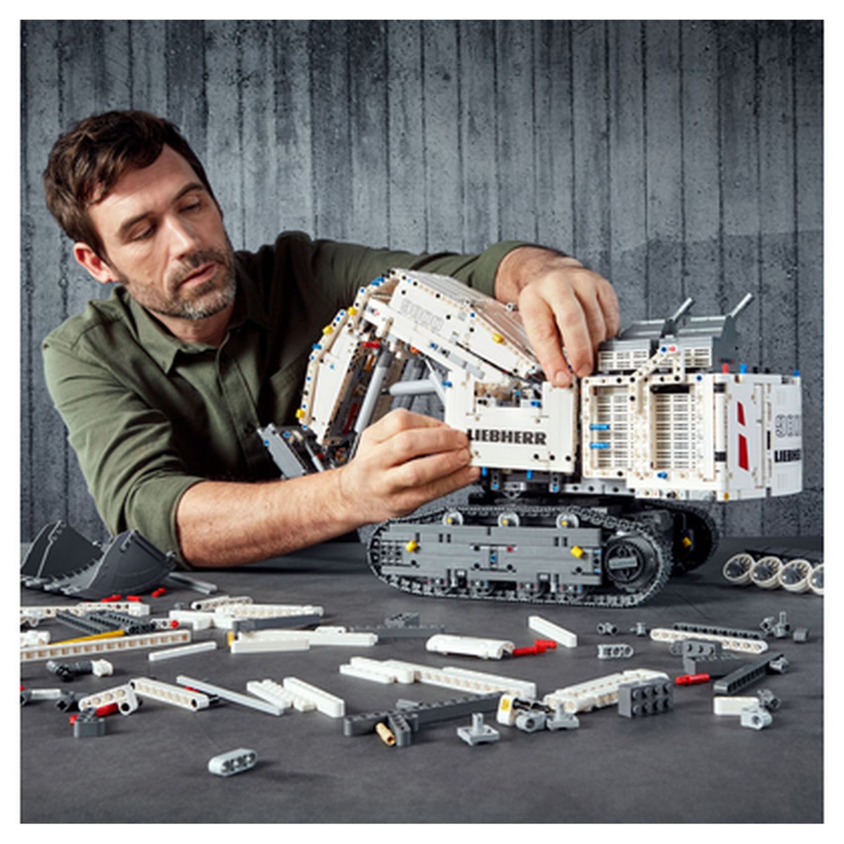 LEGO Technic 42100 - La pelleteuse Liebherr R 9800