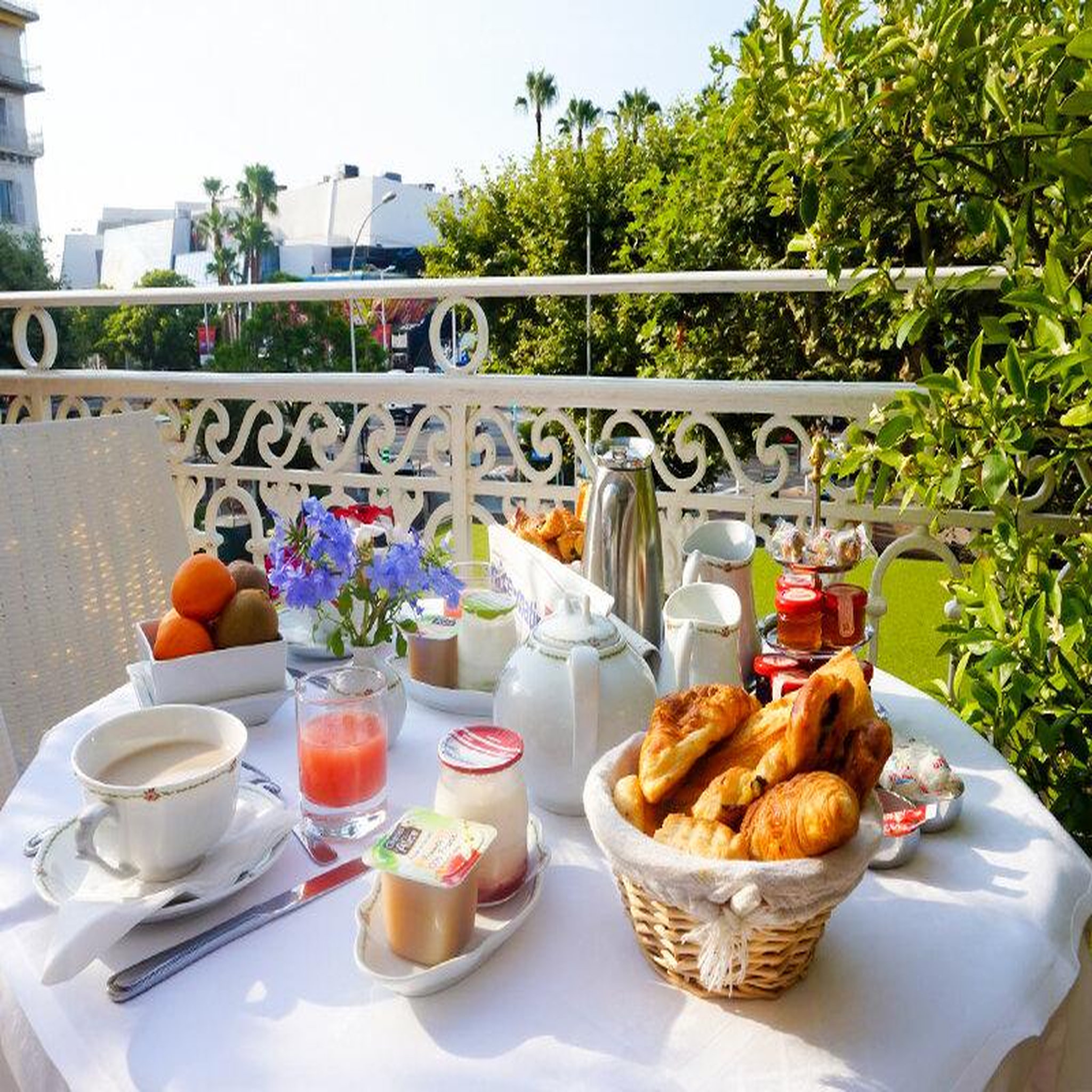 Voir la diapositive 4 : Smartbox 2 jours de rêve avec vue sur la mer à cannes en hôtel 4* avec kir et champagne - coffret cadeau séjour