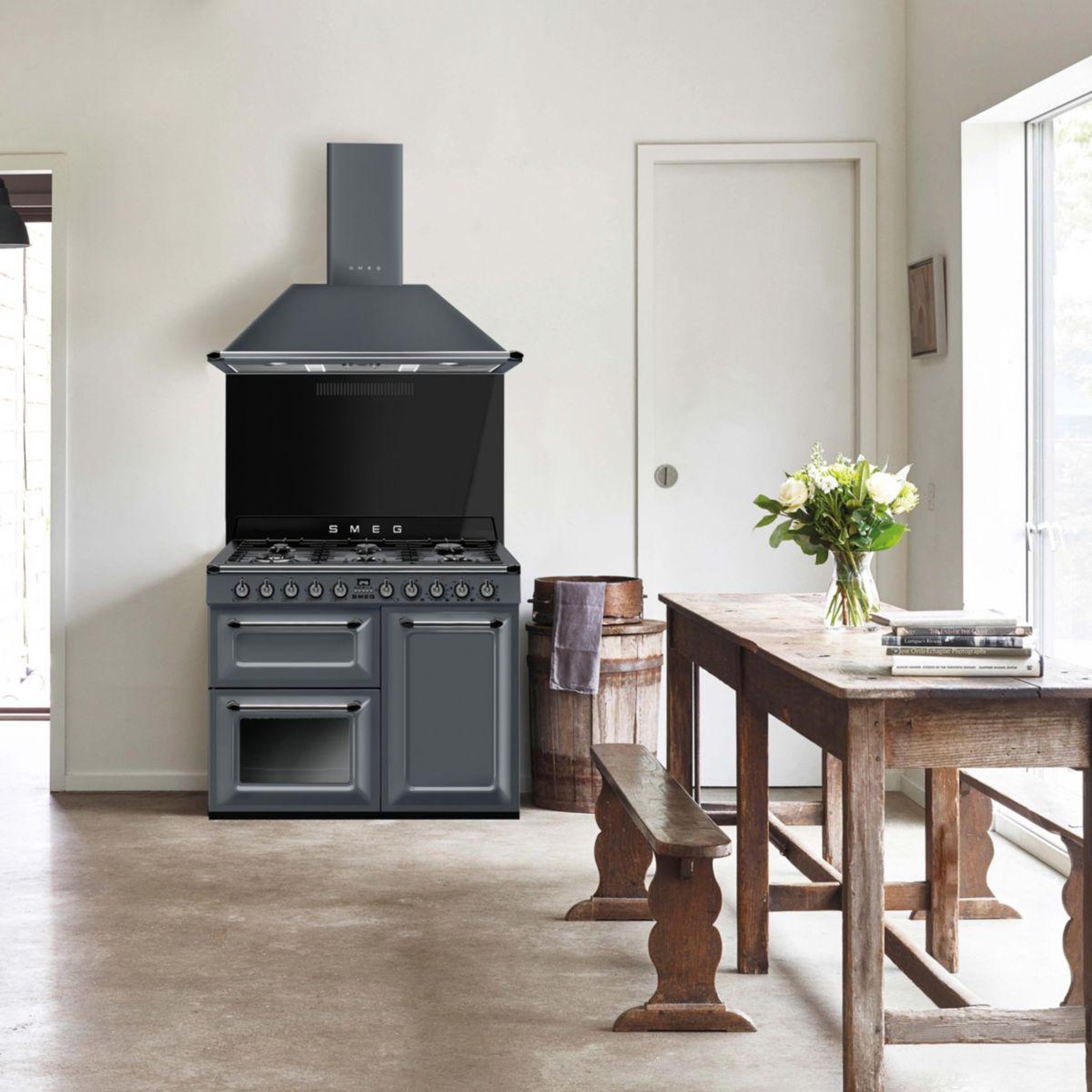 Voir la diapositive 2 : SMEG Hotte décorative murale KT100GRE