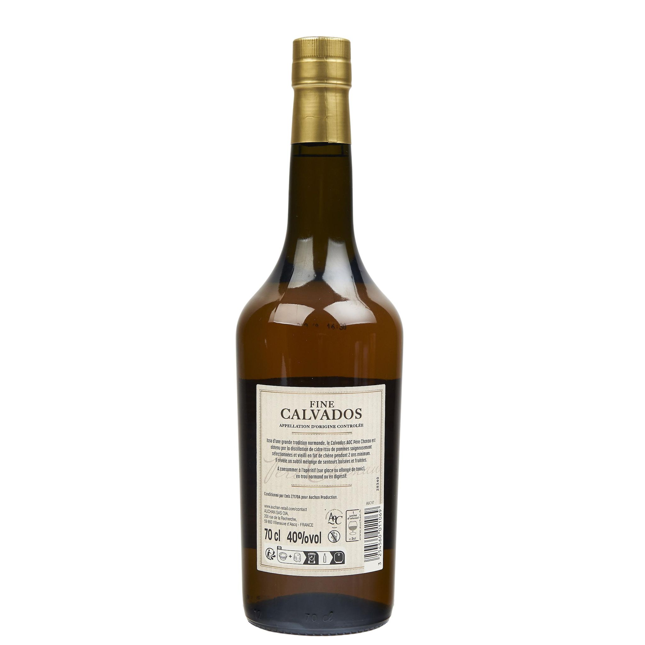 Voir la diapositive 2 : PÈRE CHANAU Calvados tradition 40% 70cl