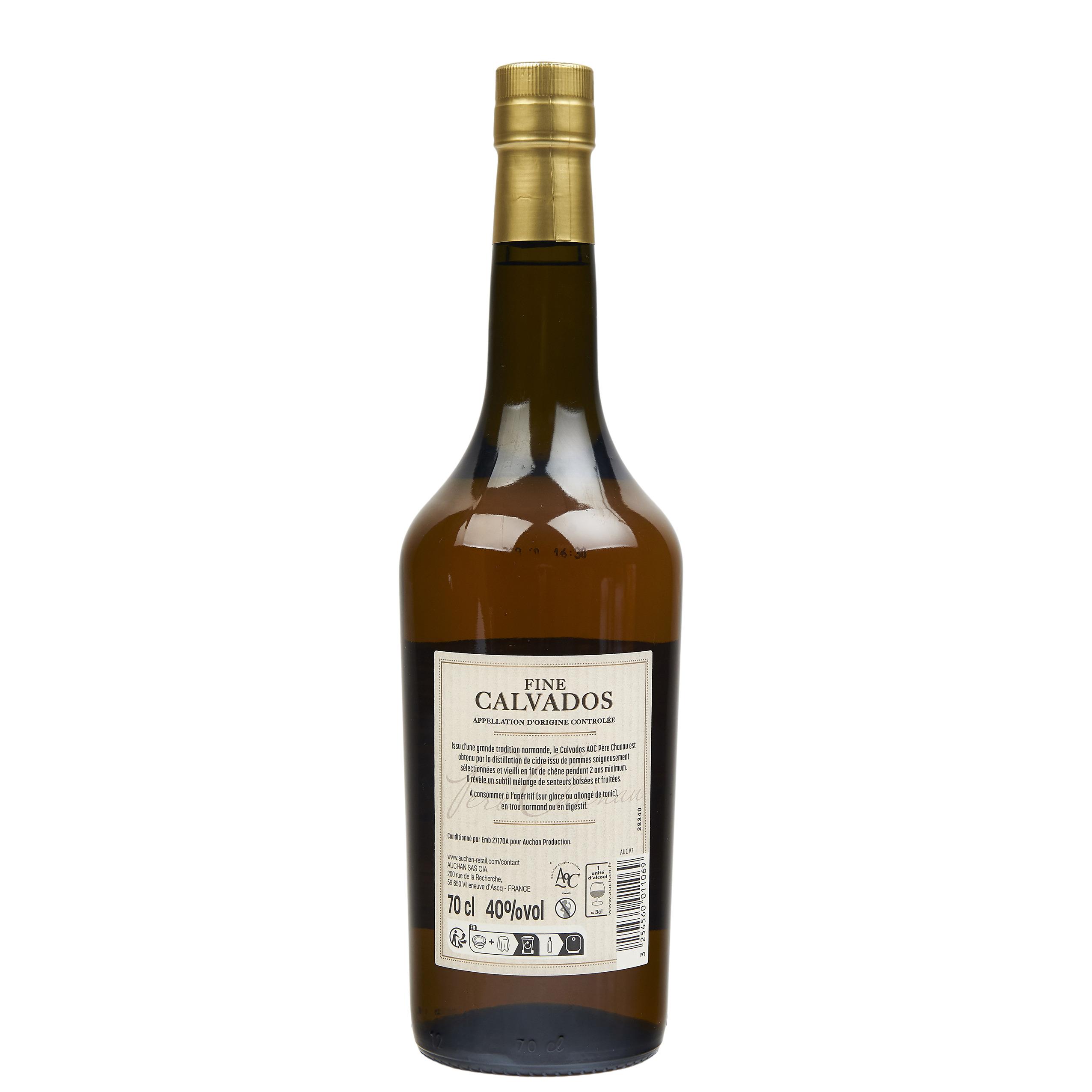 Voir la diapositive 3 : PÈRE CHANAU Calvados tradition 40% 70cl