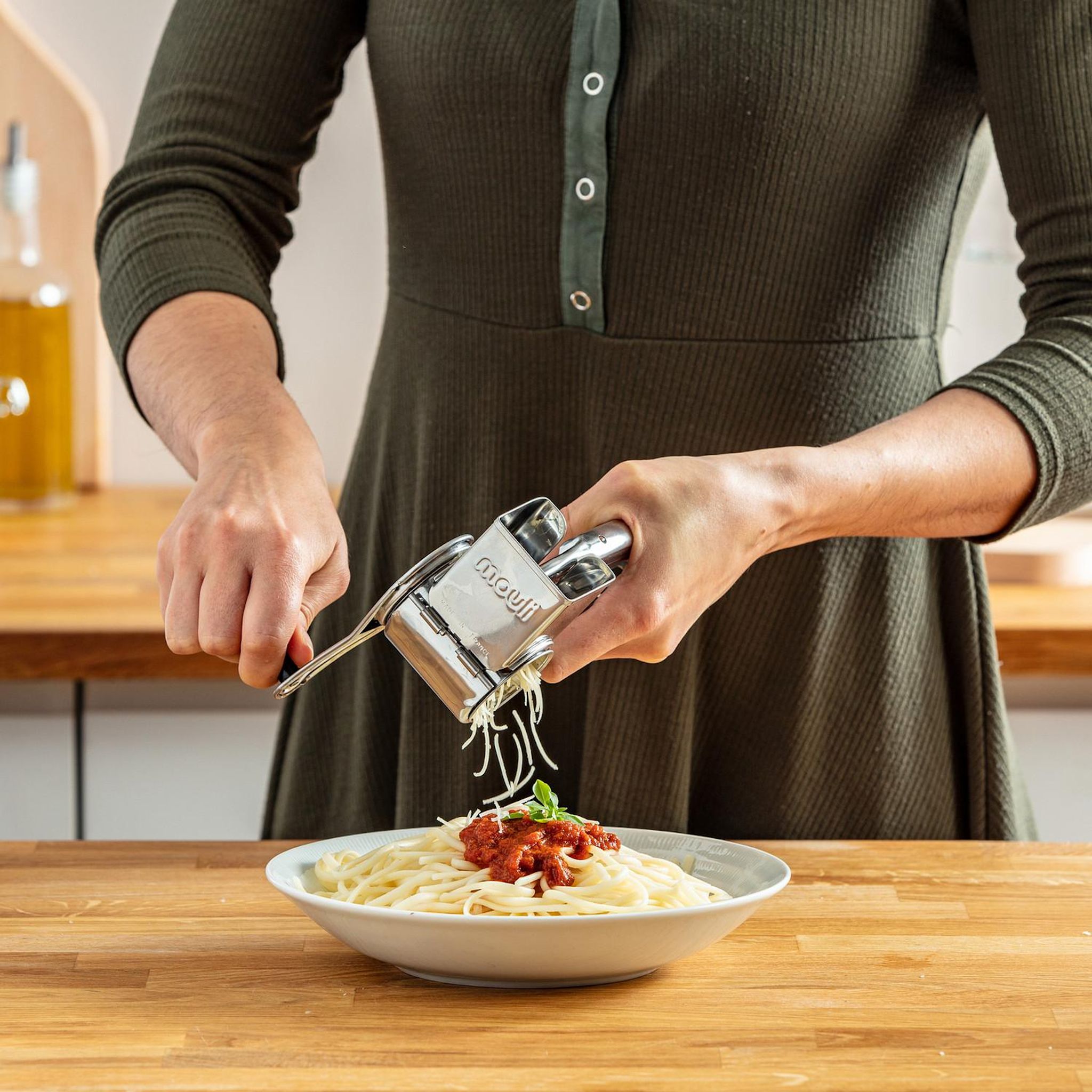 Voir la diapositive 2 : MOULINEX Mouli-râpe en inox de Moulinex