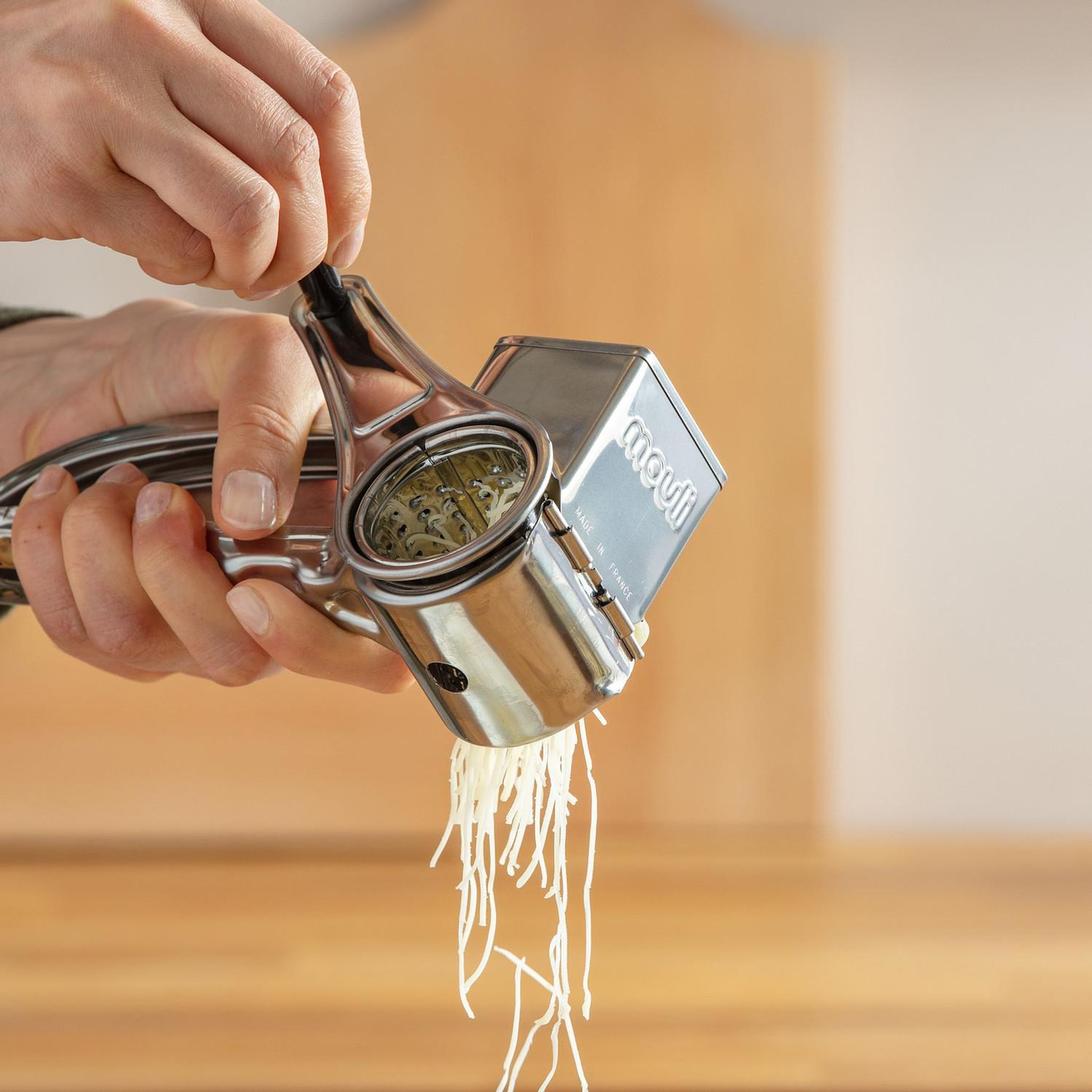 Voir la diapositive 3 : MOULINEX Mouli-râpe en inox de Moulinex