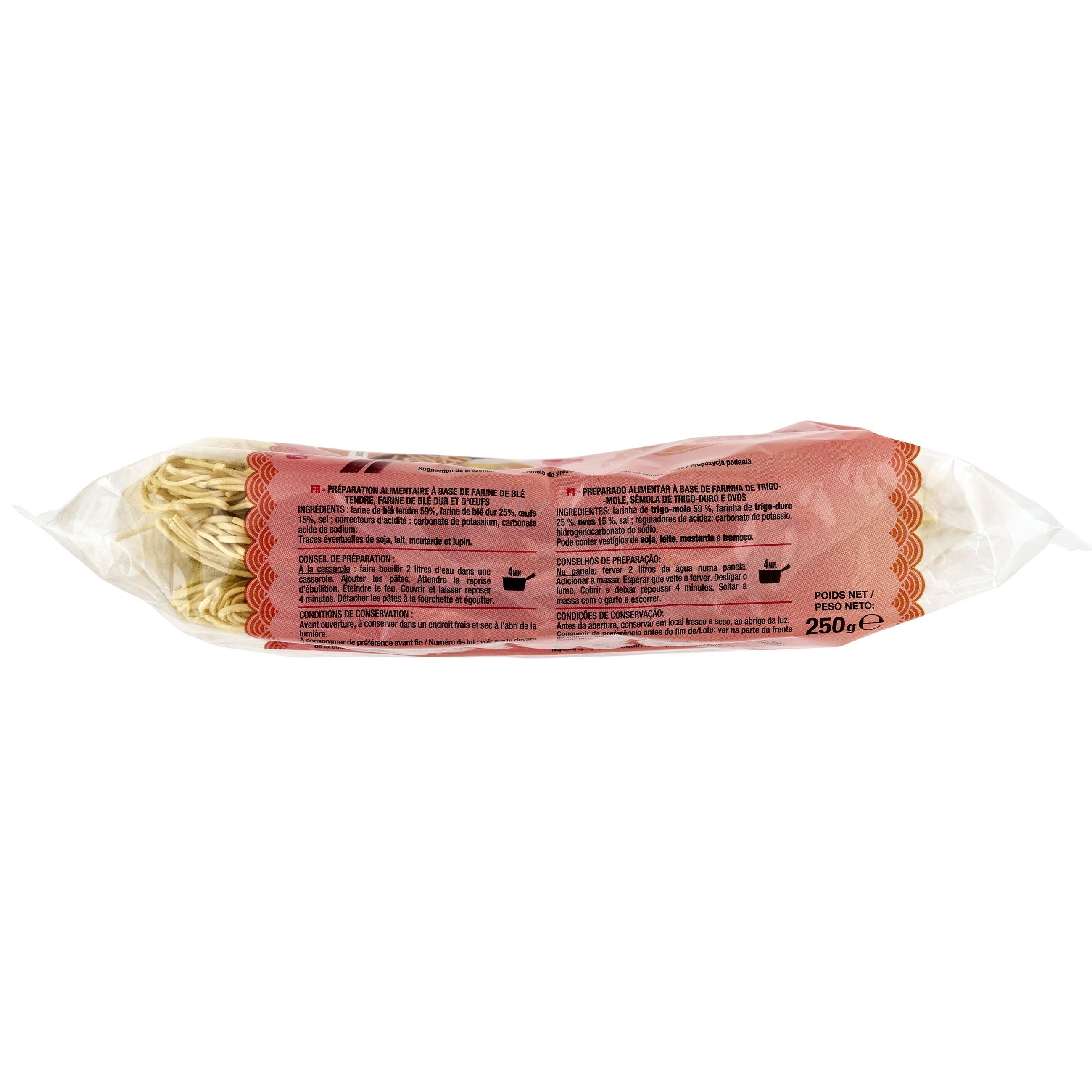 Voir la diapositive 2 : AUCHAN Nouilles chinoises aux œufs 3 personnes 250g