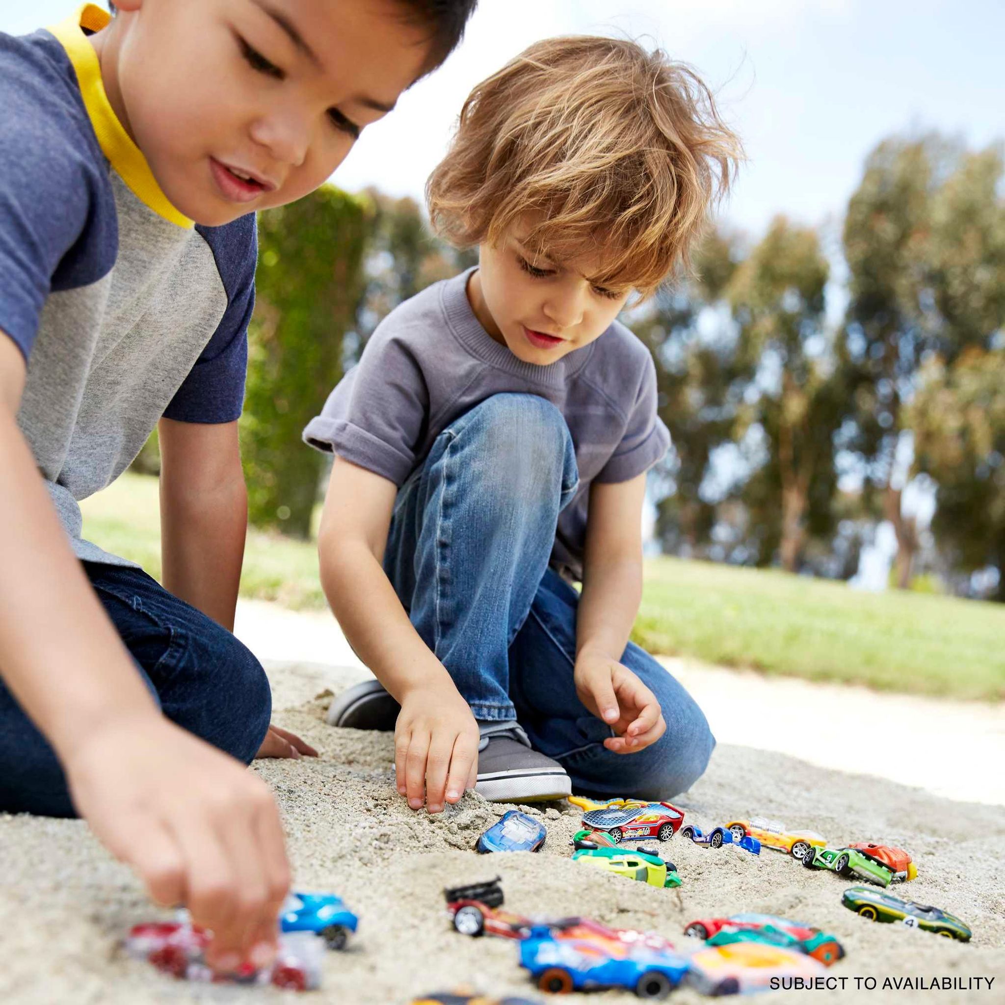 Voir la diapositive 7 : MATTEL Véhicule HotWheels coffret 10 voitures