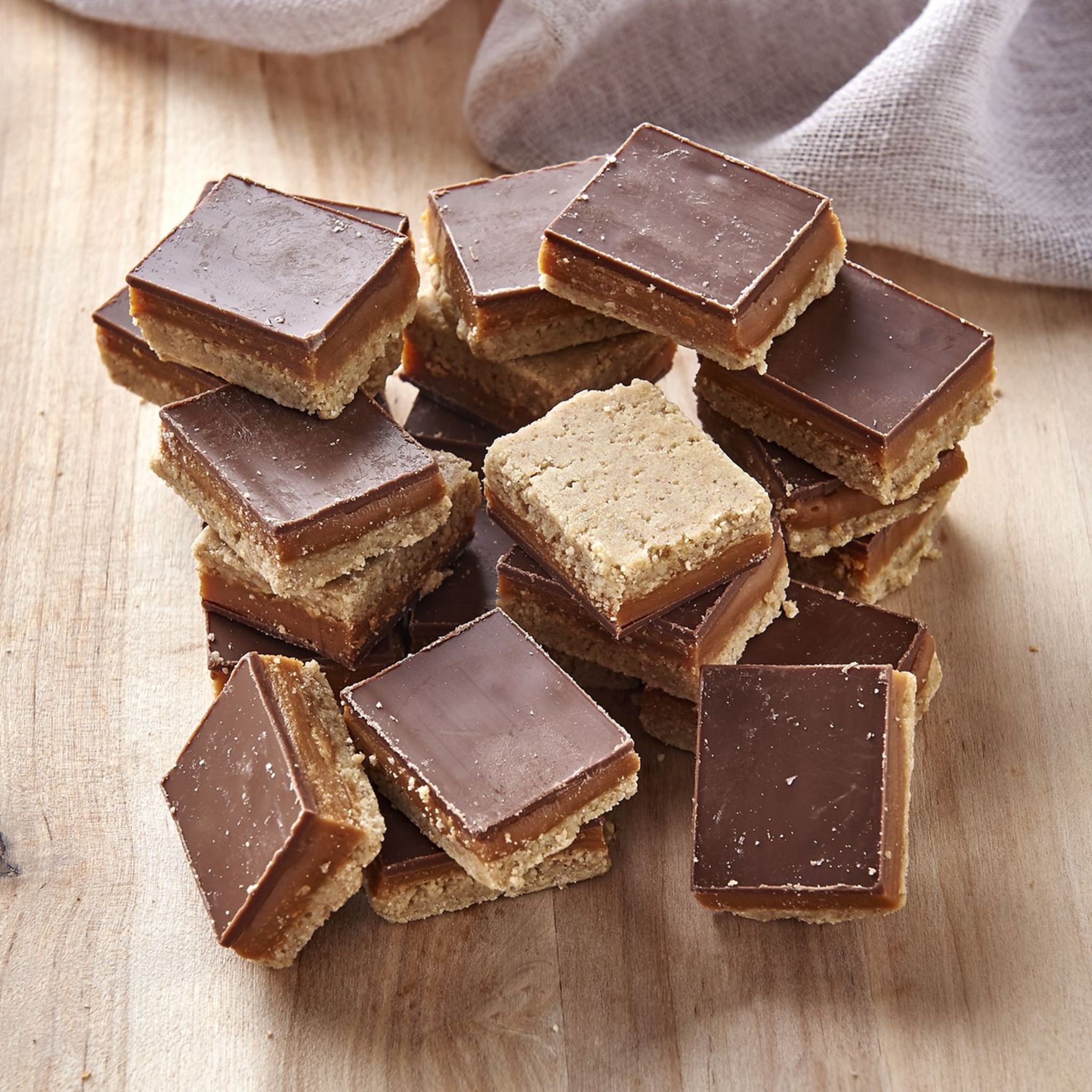 Voir la diapositive 2 : MON PÂTISSIER Délices au caramel sel de Guérande et chocolat 320g