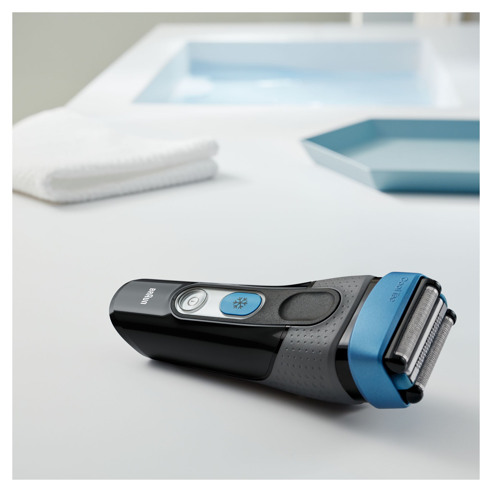 Voir la diapositive 7 : BRAUN Rasoir masculin Braun CoolTec CT2s Bleu et Noir  Autonomie 45 min à grille 100% étanche