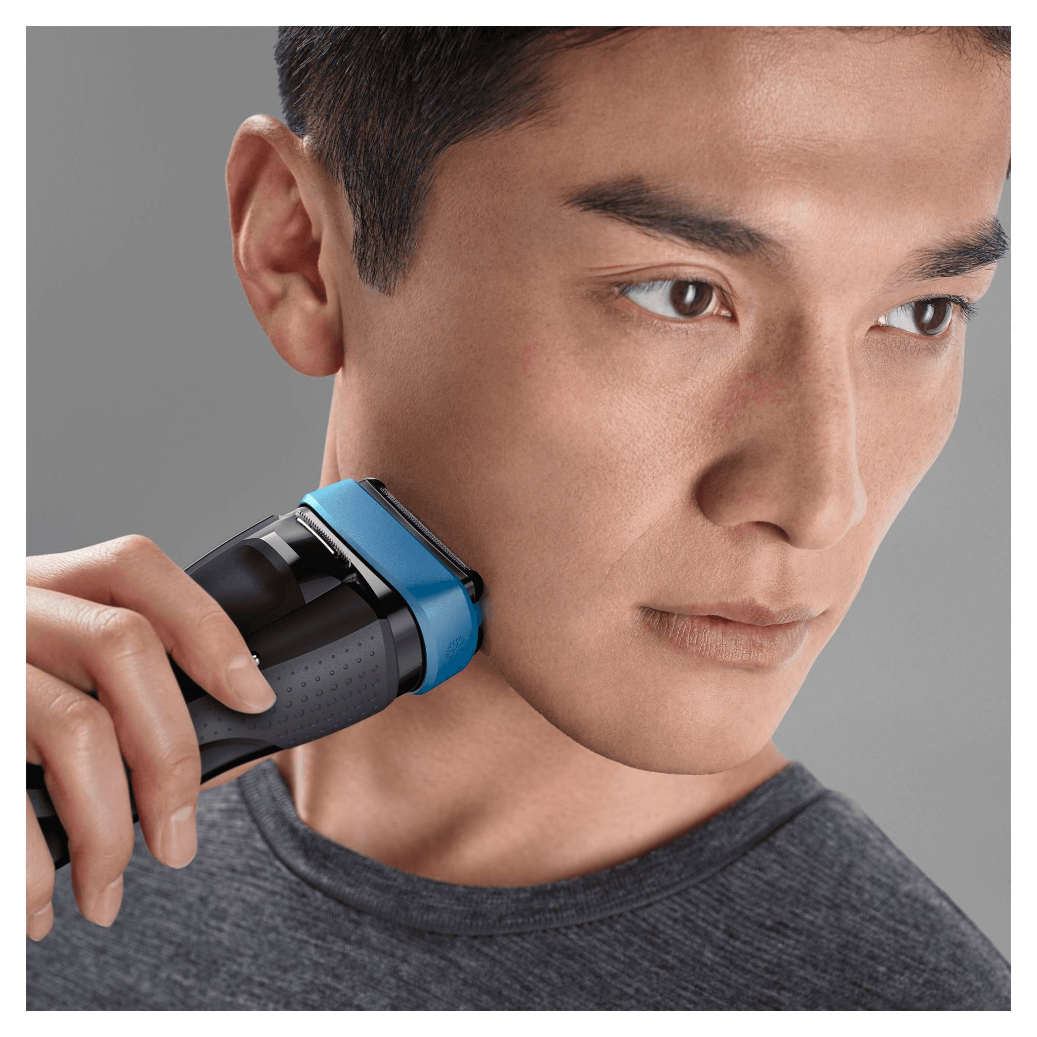 Voir la diapositive 11 : BRAUN Rasoir masculin Braun CoolTec CT2s Bleu et Noir  Autonomie 45 min à grille 100% étanche