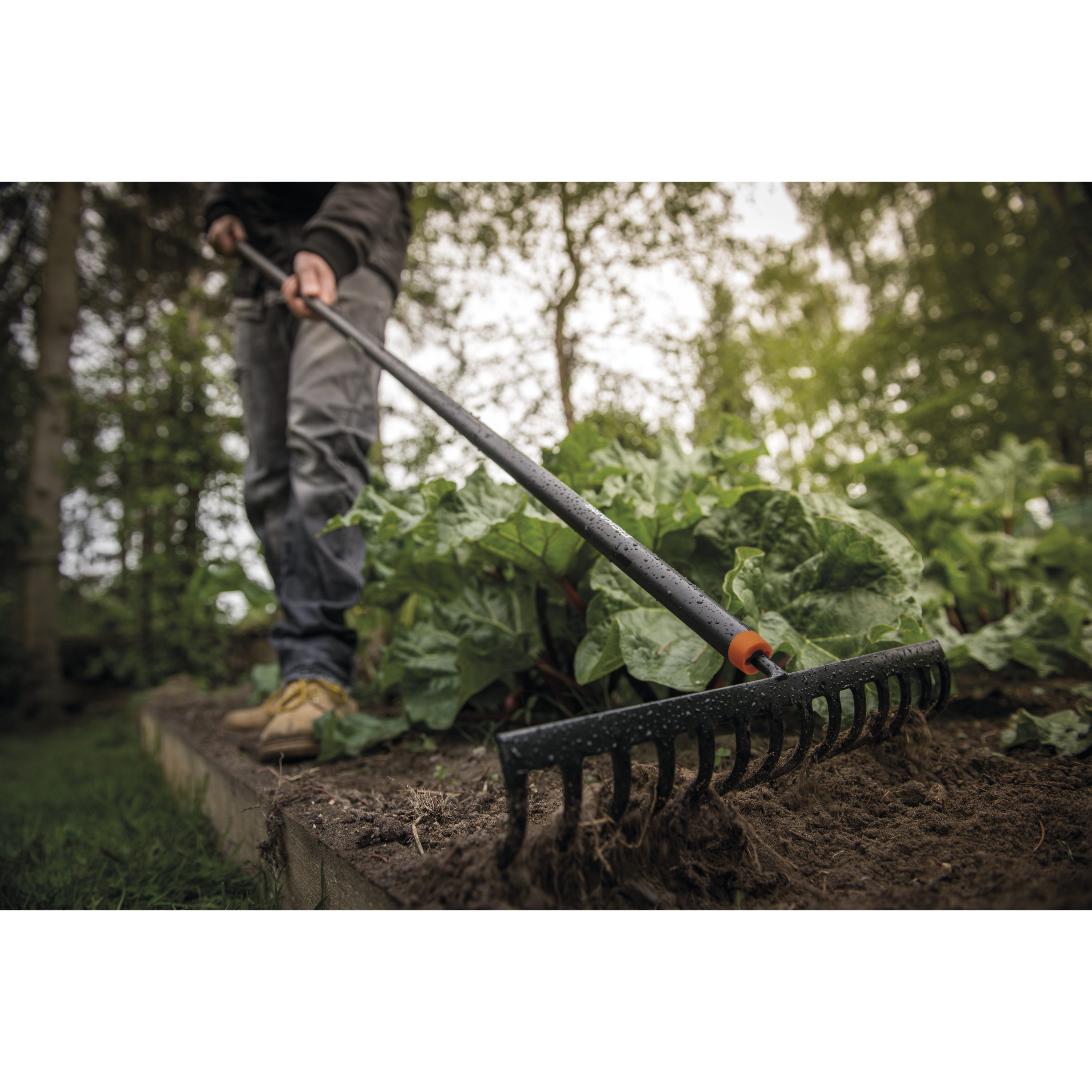 Voir la diapositive 5 : FISKARS Râteau - 14 dents courbées manche aluminium - 156,5cm