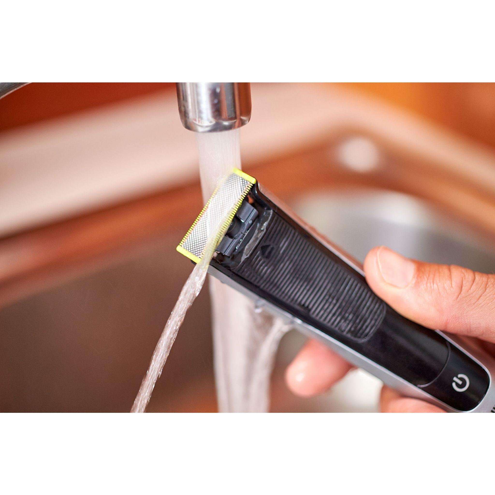 Voir la diapositive 13 : PHILIPS Tondeuse barbe sans fil QP6520/20 One Blade Pro - Noir et Argent