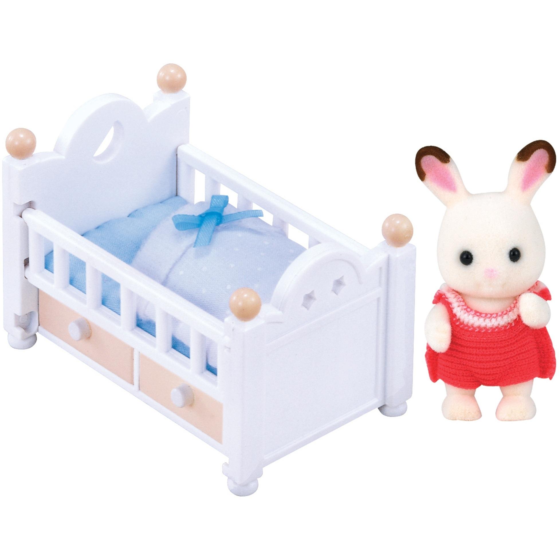 Voir la diapositive 2 : EPOCH D'ENFANCE Figurine Le Bébé chocolat et son lit Sylvanian Families