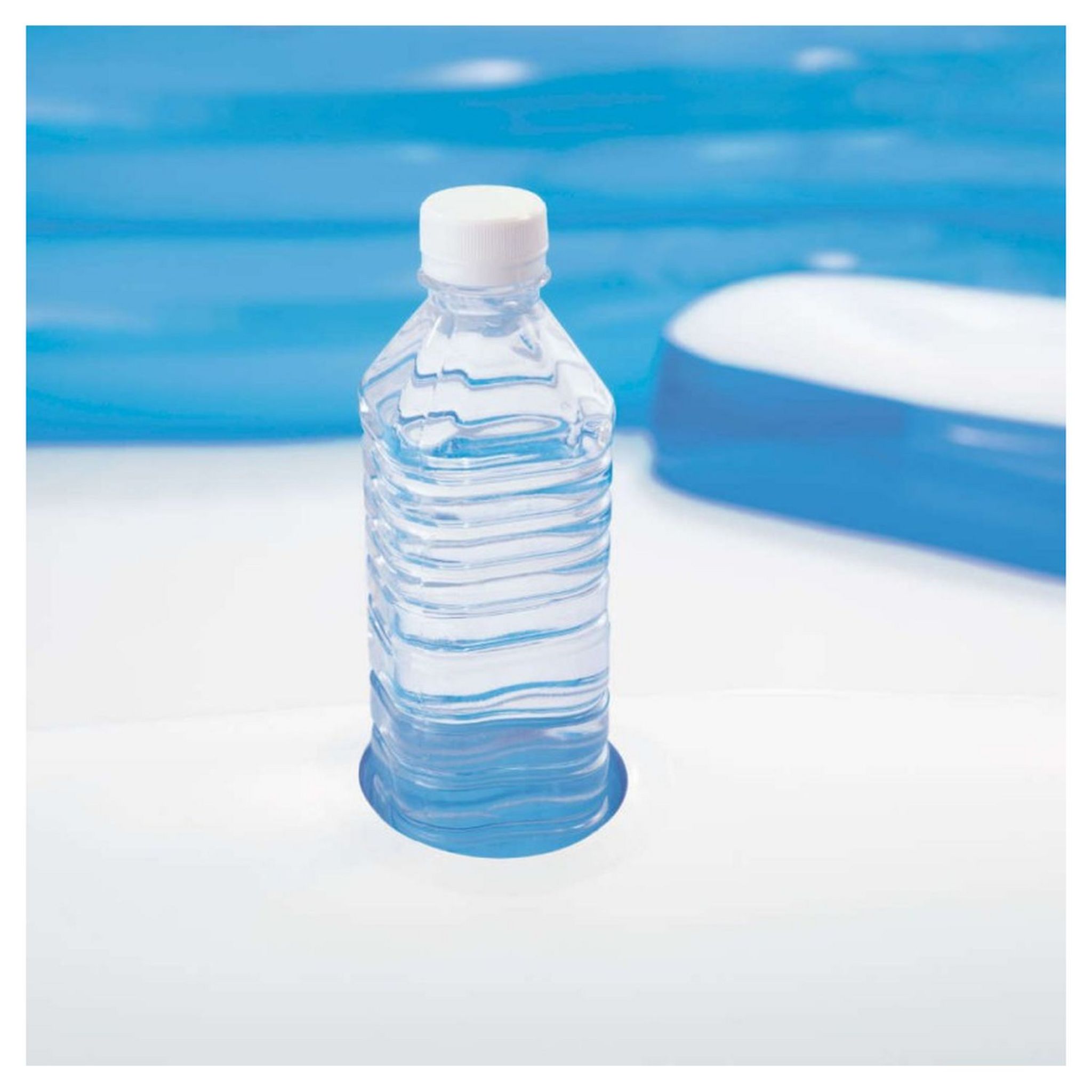 Voir la diapositive 4 : INTEX Piscine carrée avec sièges