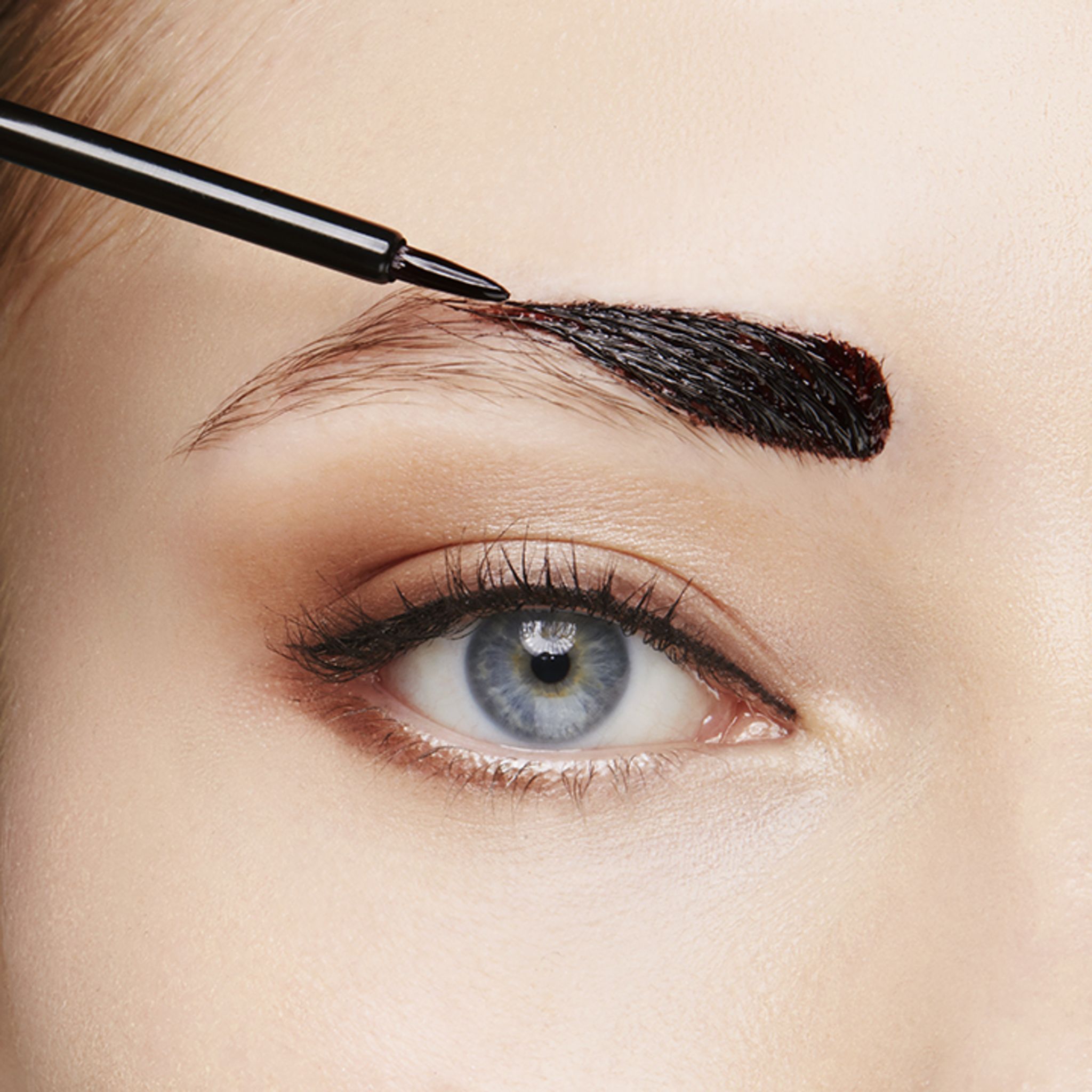 Voir la diapositive 2 : MAYBELLINE Tatoo brow gel à sourcils 03 dark brown 1 pièce