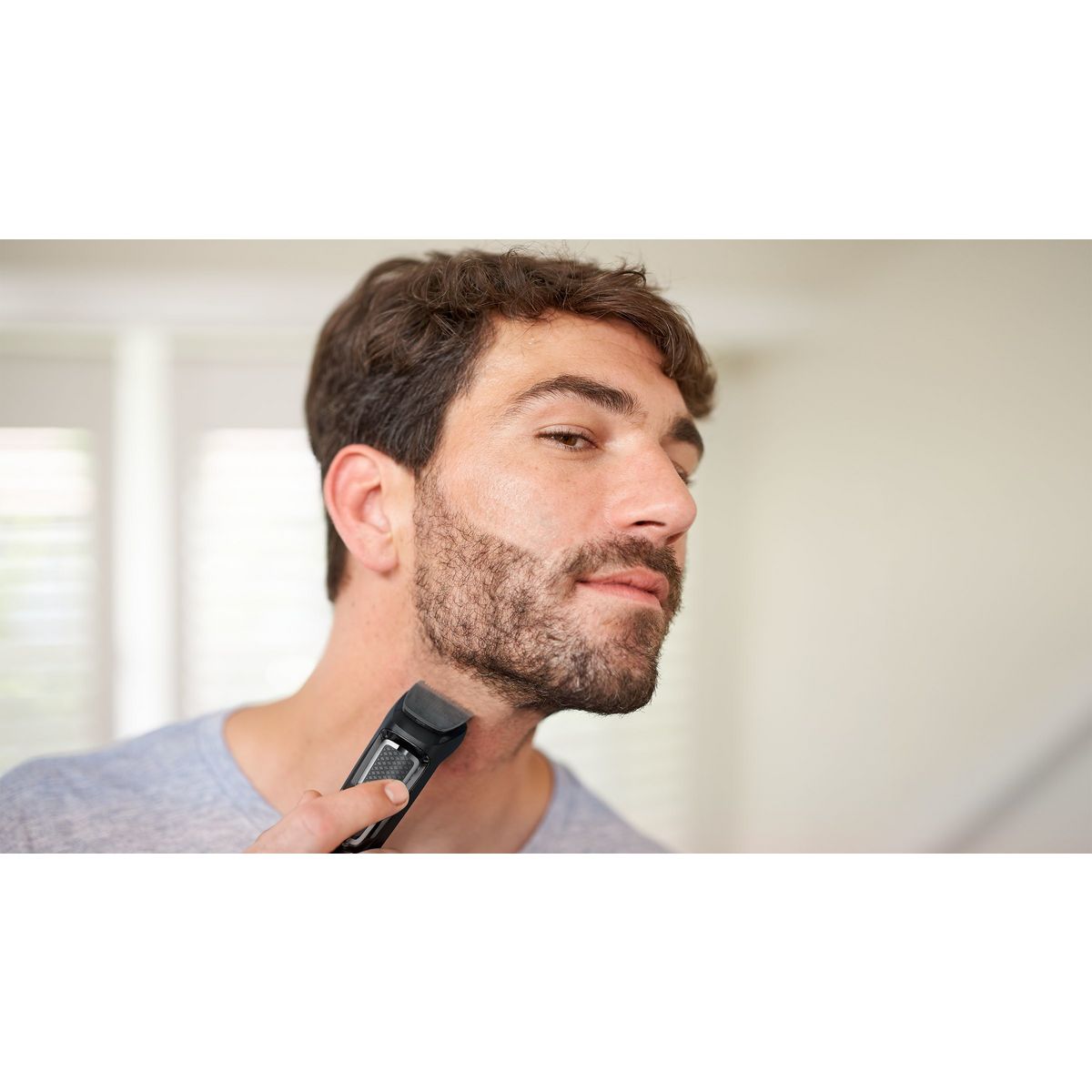 PHILIPS Tondeuse barbe et cheveux 8-en-1 sans fil Multigroom series 3000 - Noir