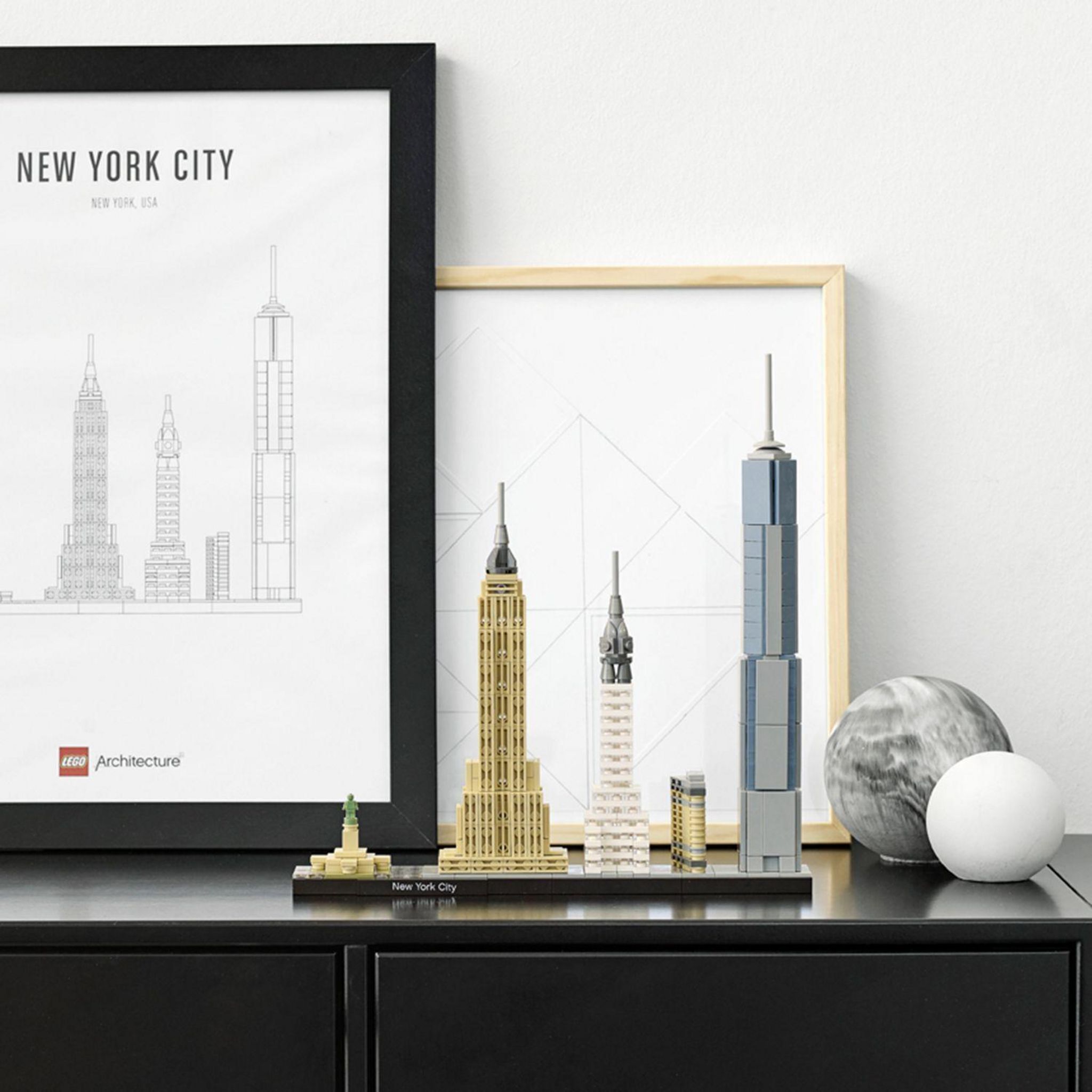 Voir la diapositive 4 : LEGO Architecture 21028 - New York
