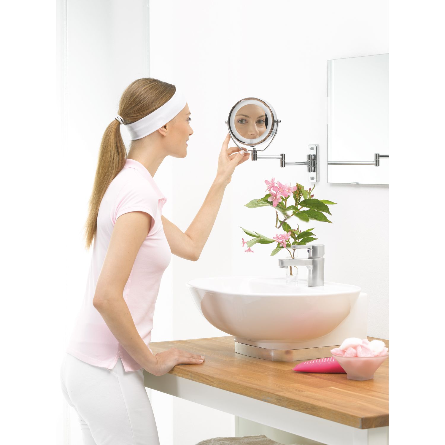 Voir la diapositive 4 : BEURER Miroir lumineux grossissant BS 59, Fixation murale et pieds