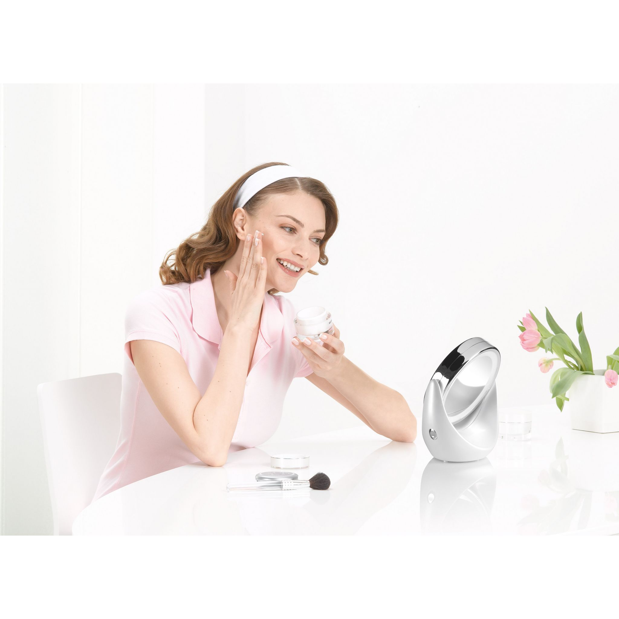 Voir la diapositive 2 : BEURER Miroir lumineux grossissant BS 49 - Blanc