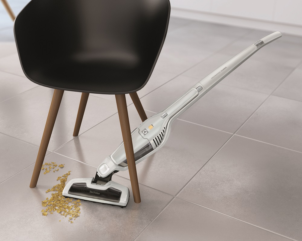 Voir la diapositive 2 : ELECTROLUX Aspirateur balai sans fil Ergorapido Classic EERC72IW