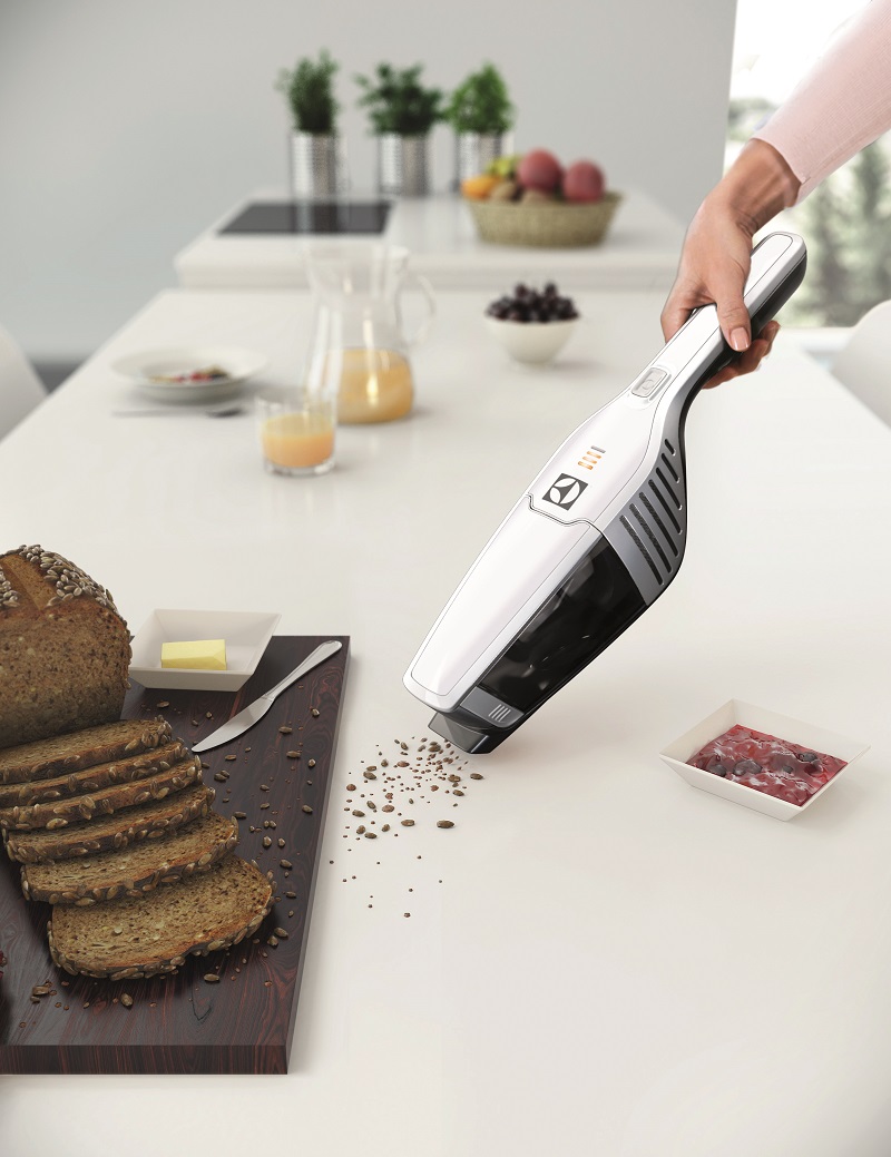 Voir la diapositive 3 : ELECTROLUX Aspirateur balai sans fil Ergorapido Classic EERC72IW