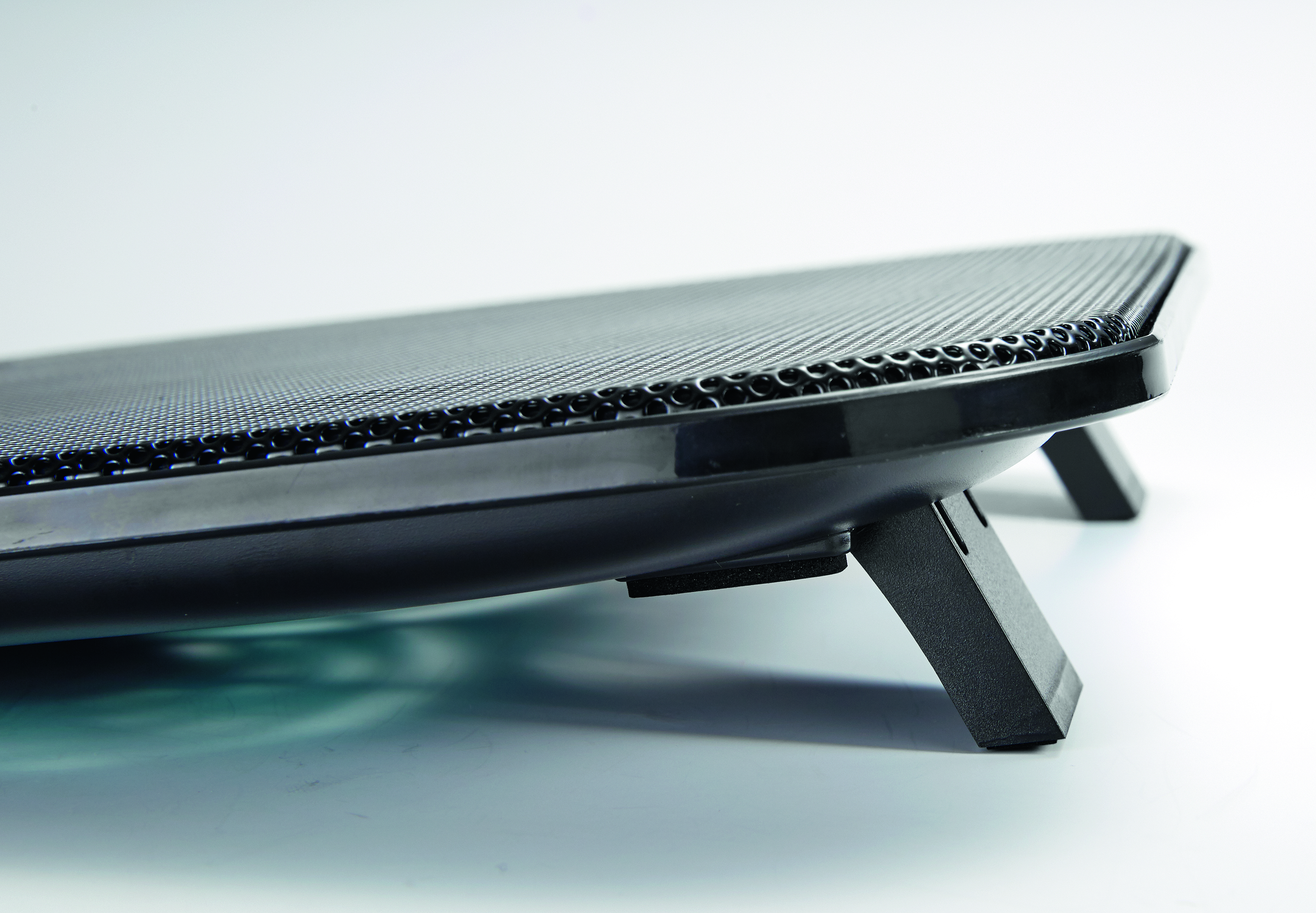 Voir la diapositive 5 : QILIVE Support Ventilé PC Portable