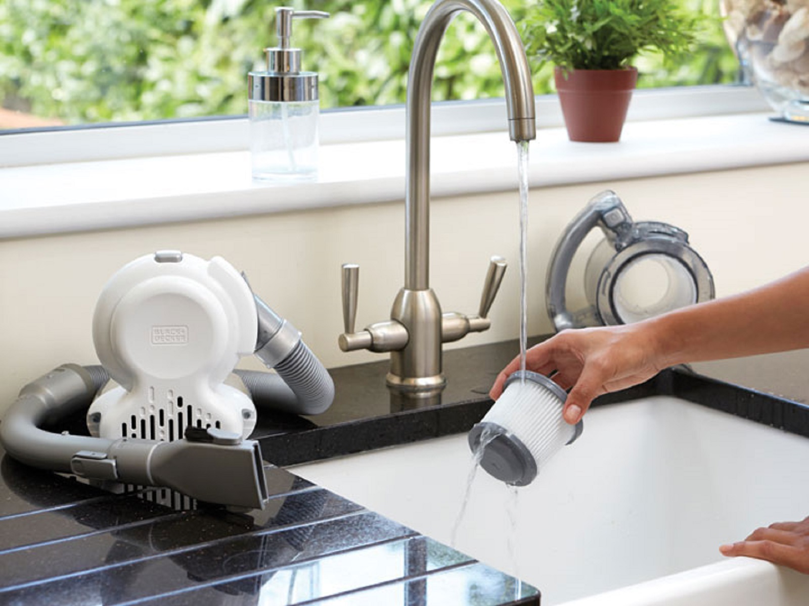 Voir la diapositive 4 : BLACK ET DECKER Aspirateur à main PD1420LP Dustbuster FLEXI Lithium Bleu