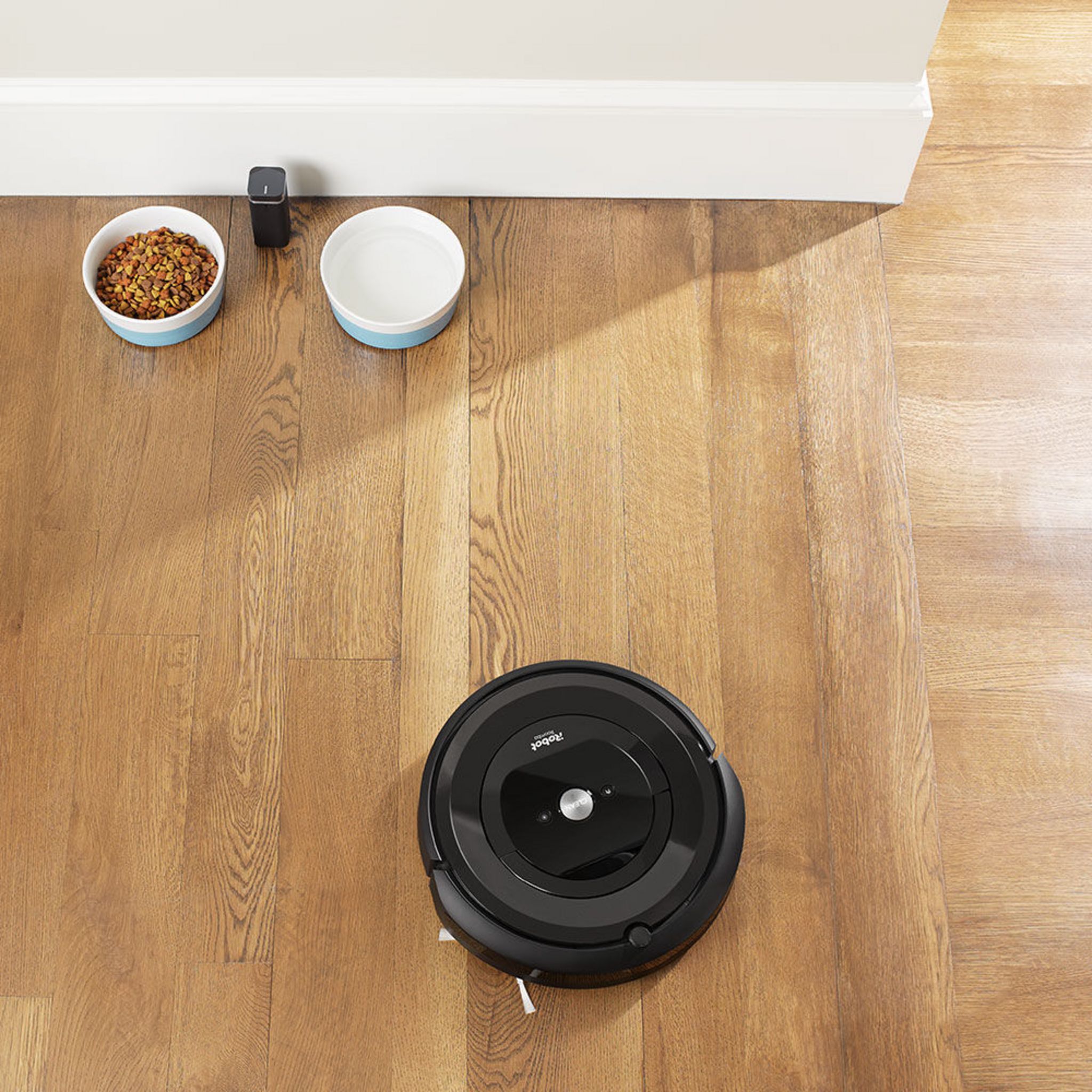 Voir la diapositive 6 : IROBOT Aspirateur Robot connecté Roomba E5158 - Noir