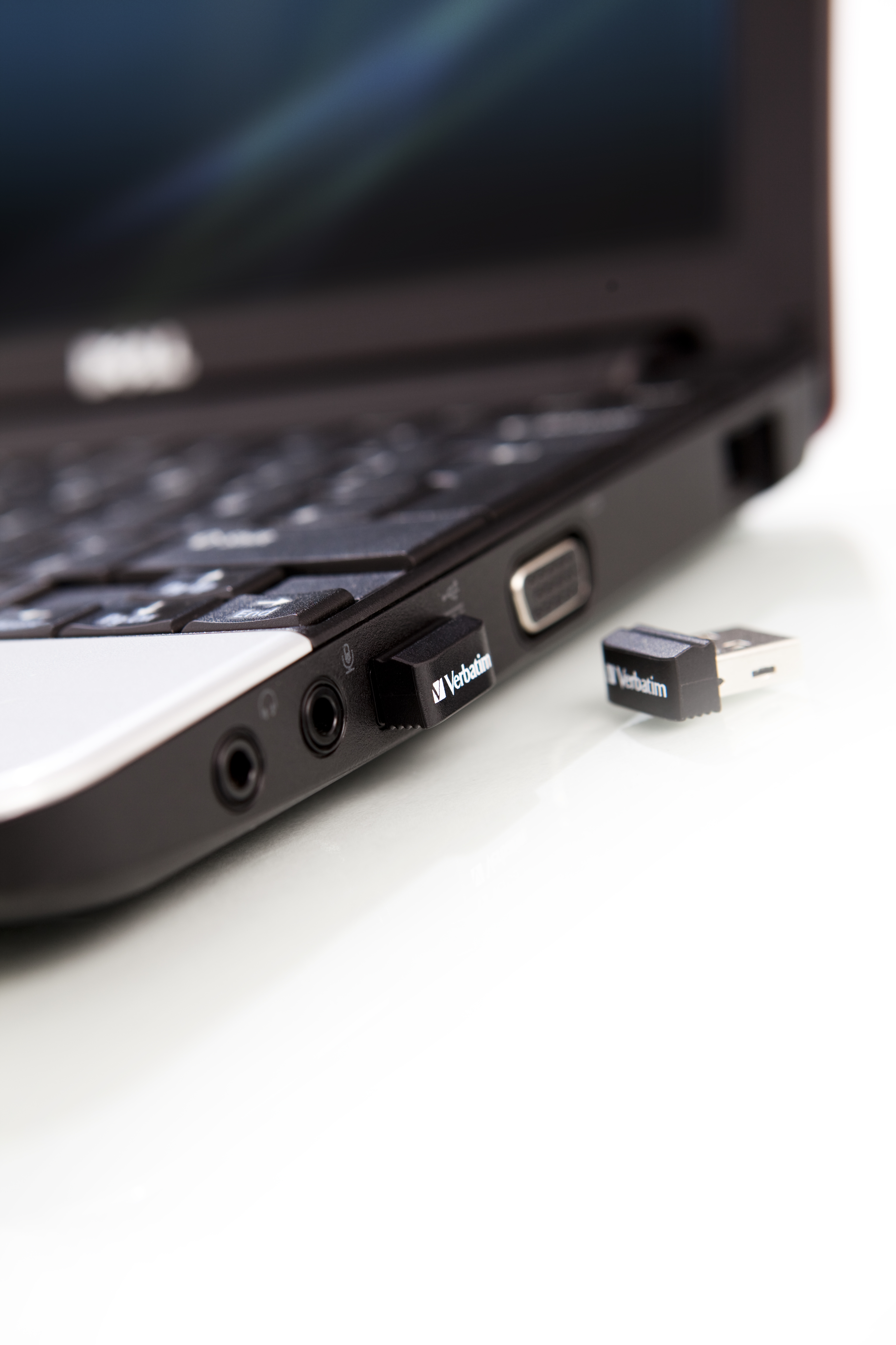 Voir la diapositive 5 : VERBATIM Clé Nano USB 2.0 32 Go