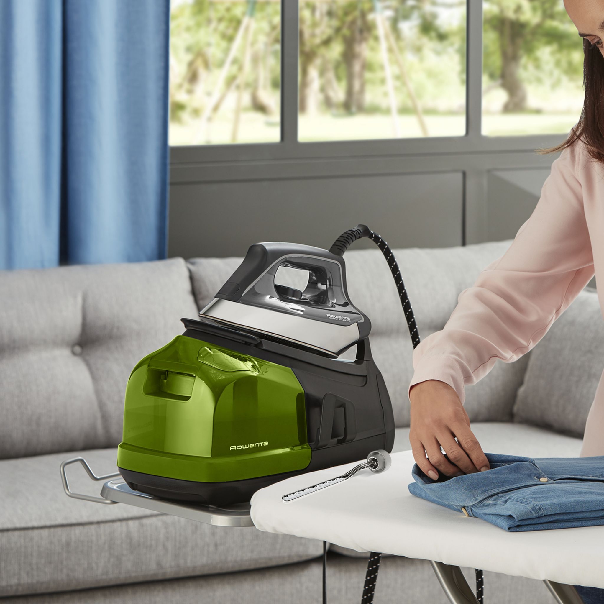 Voir la diapositive 3 : ROWENTA Centrale vapeur DG8626F0