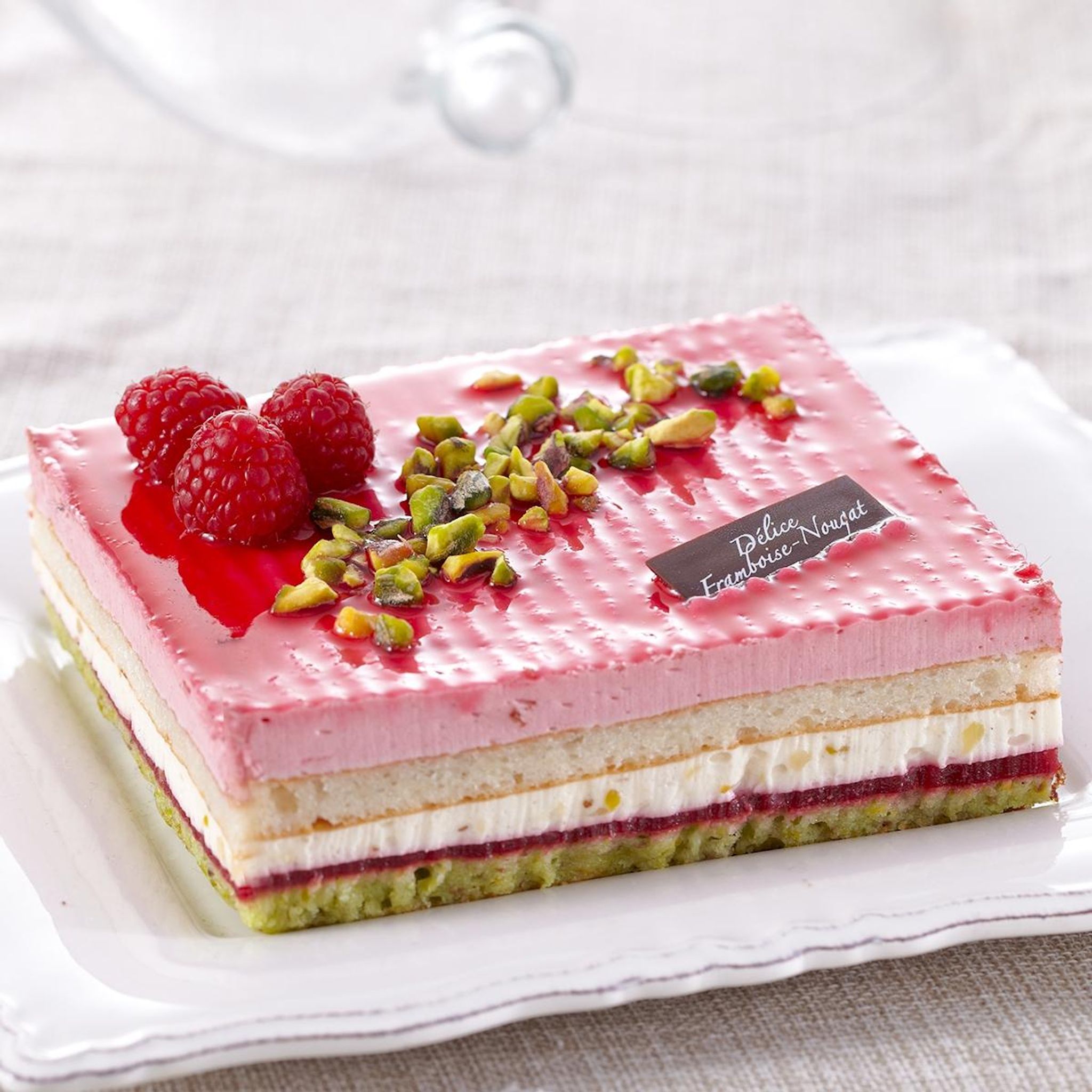 AUCHAN LE TRAITEUR Délice framboise nougat 48 personnes 48 parts 2400g