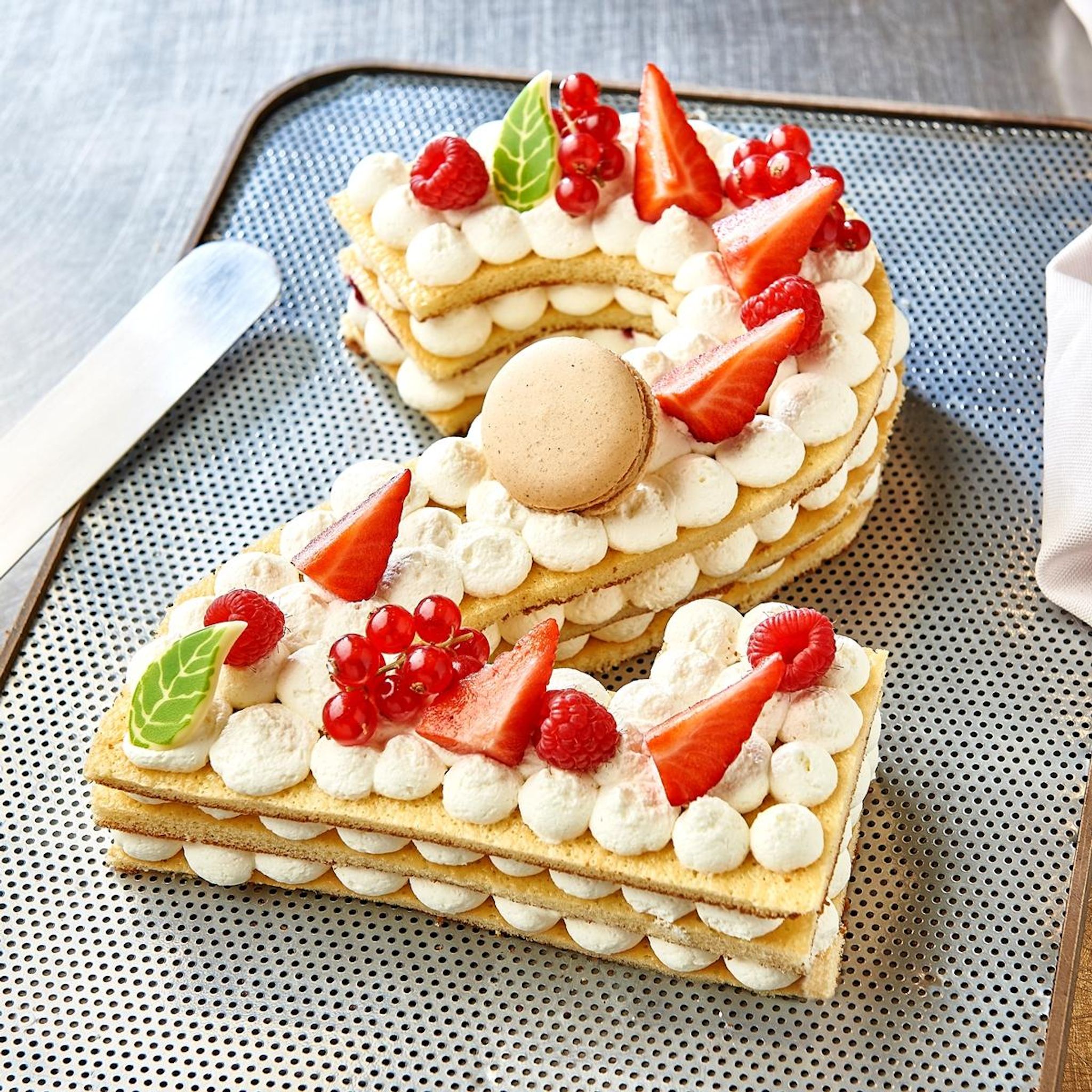 AUCHAN LE TRAITEUR Chiffre 2 Number cake fruits rouges 6 parts 550g