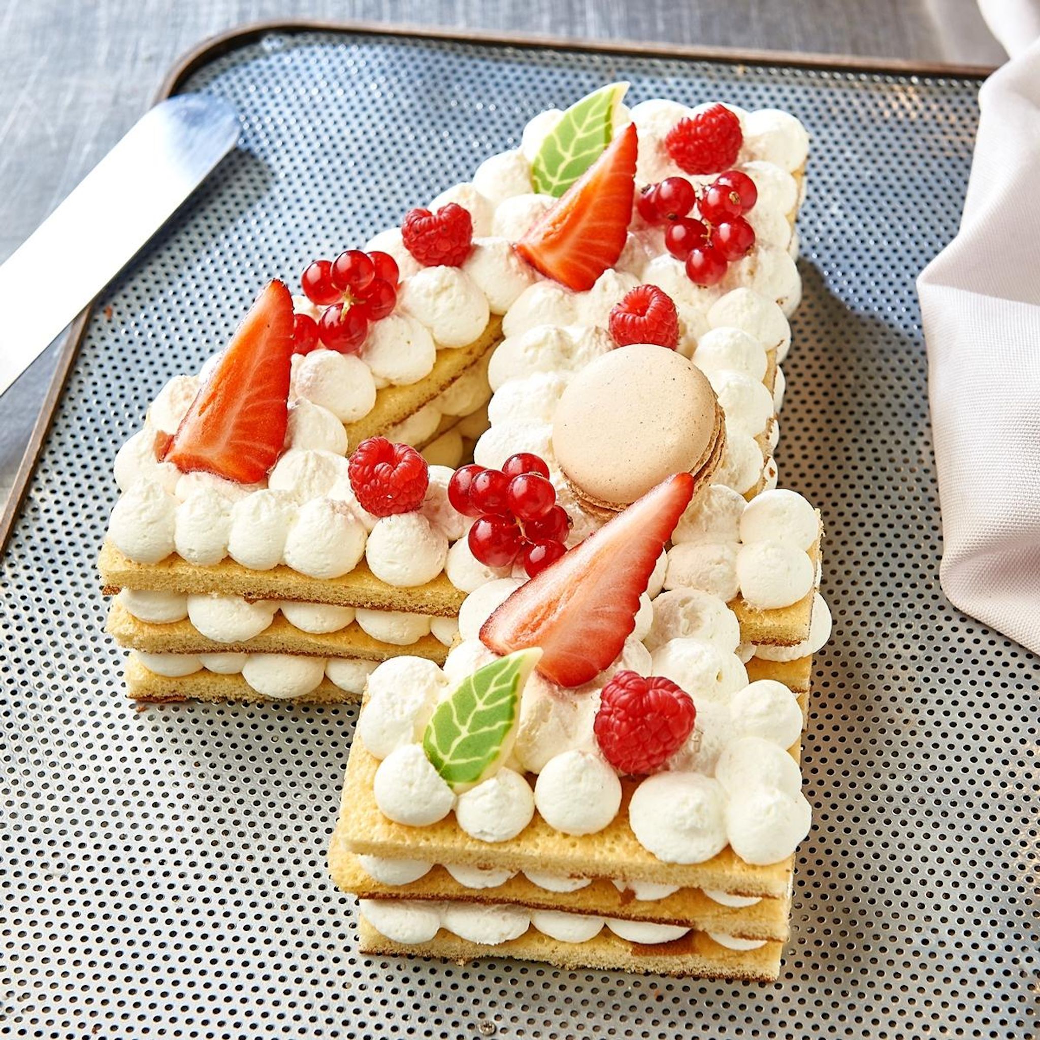 AUCHAN LE TRAITEUR Chiffre 4 Number cake fruits rouges 6 parts 550g