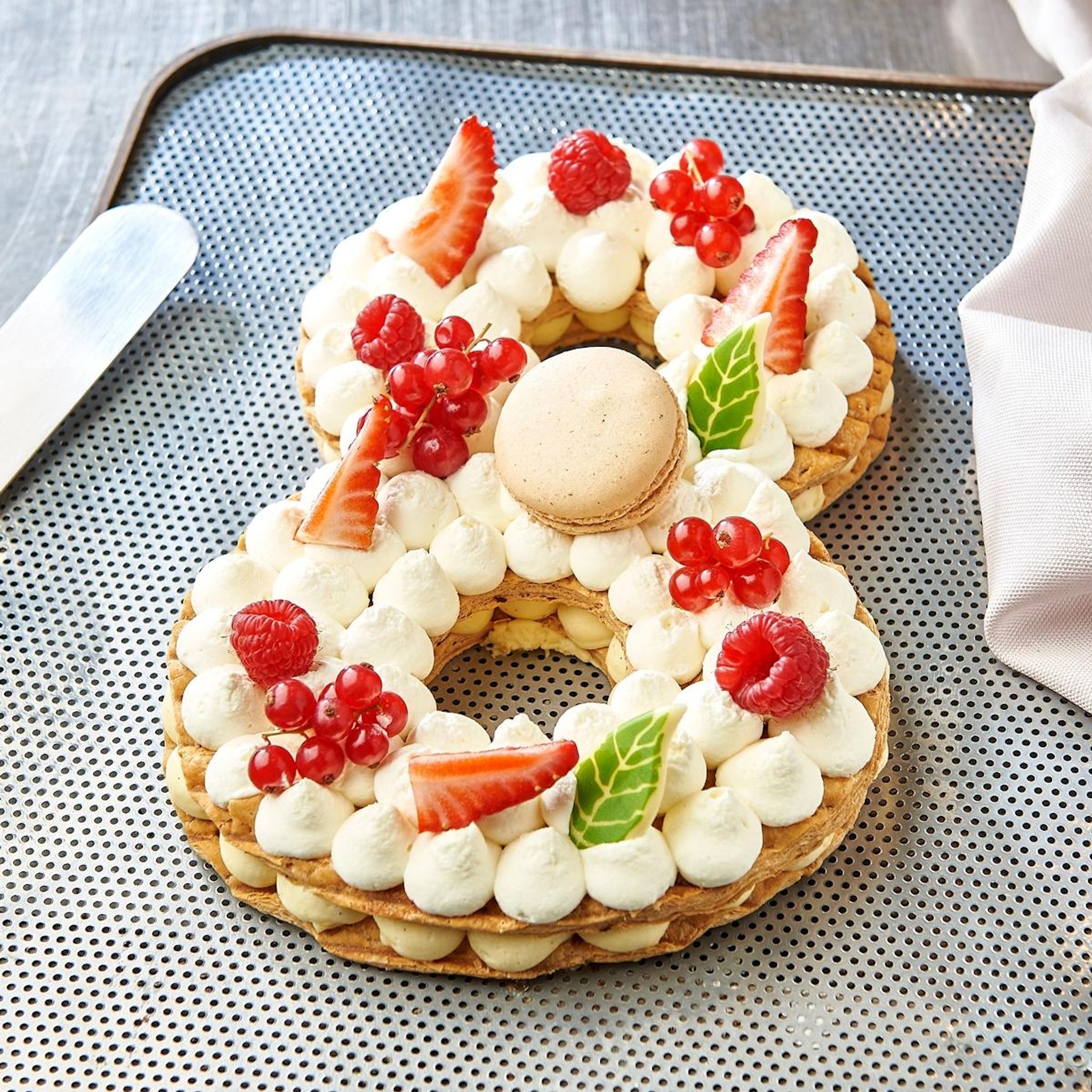 AUCHAN LE TRAITEUR Chiffre 8 Number cake fruits rouges 6 parts 550g