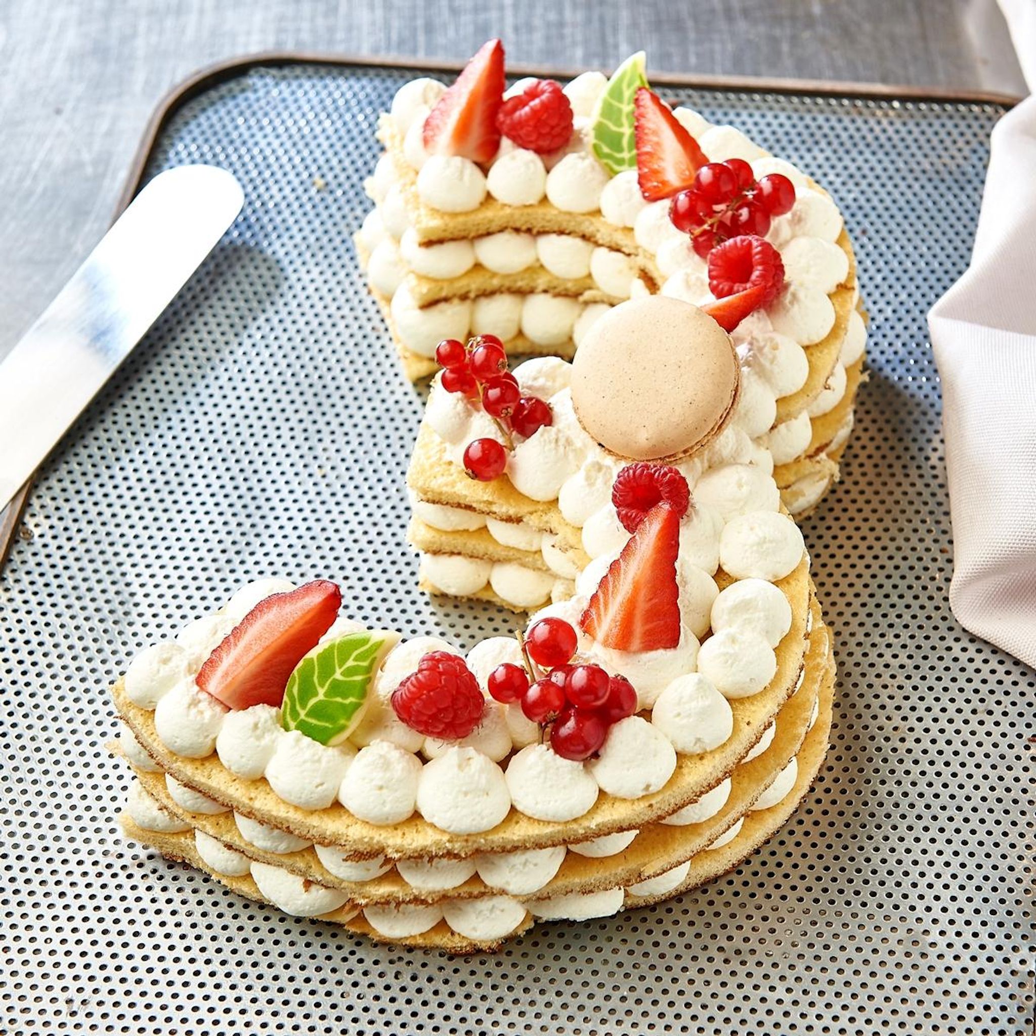 AUCHAN LE TRAITEUR Chiffre 3 Number cake fruits rouges 10 parts 900g