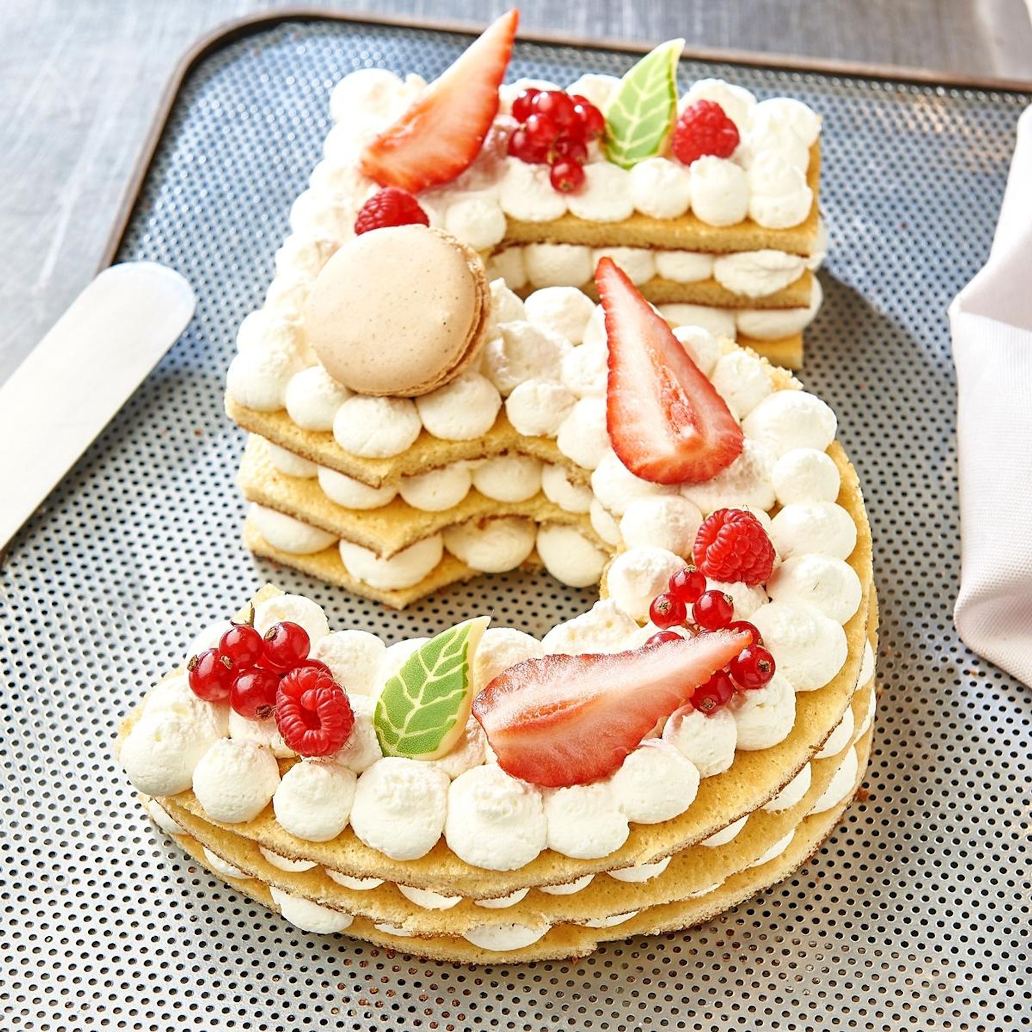 AUCHAN LE TRAITEUR Chiffre 5 Number cake fruits rouges 10 parts 900g