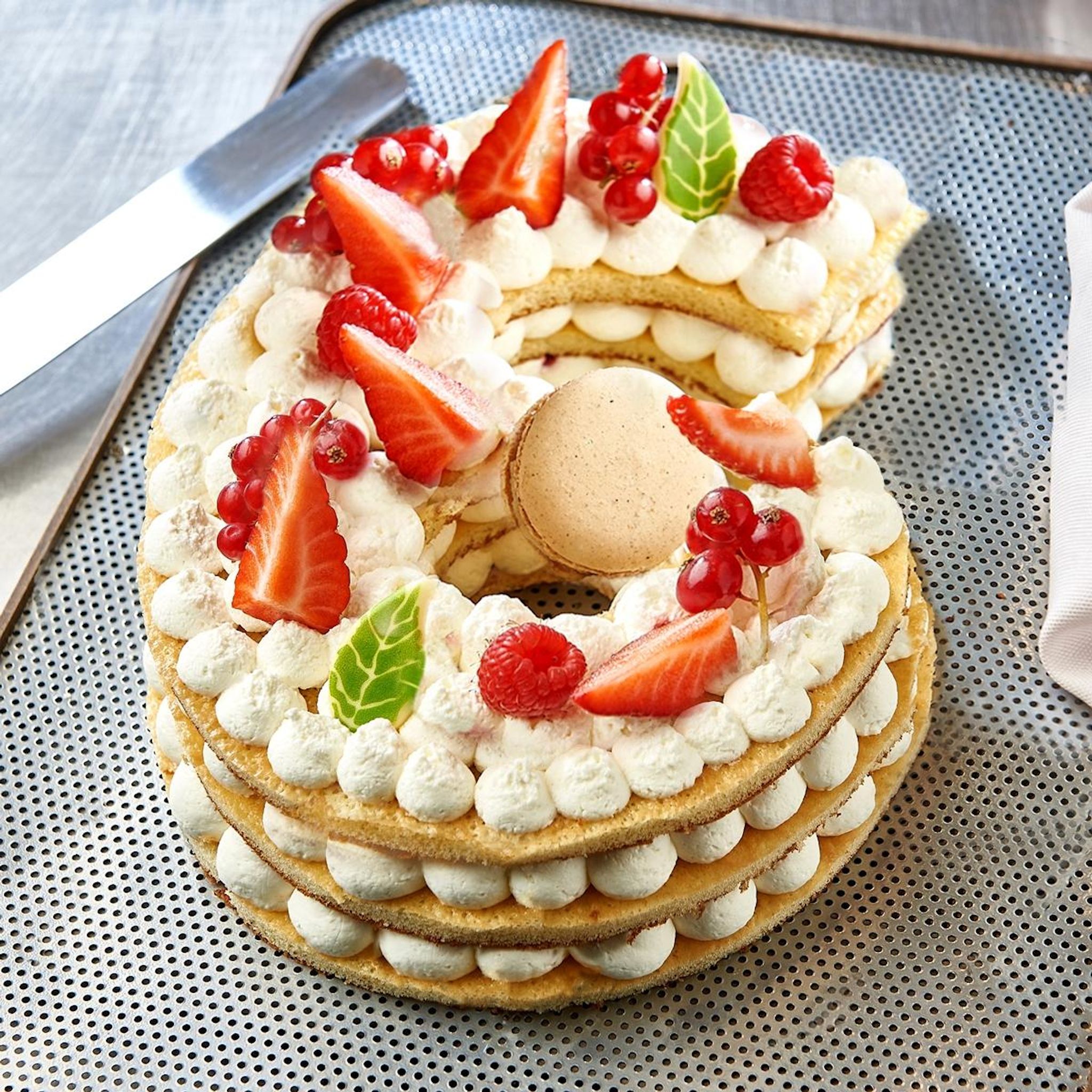 AUCHAN LE TRAITEUR Chiffre 6 Number cake fruits rouges 10 parts 900g