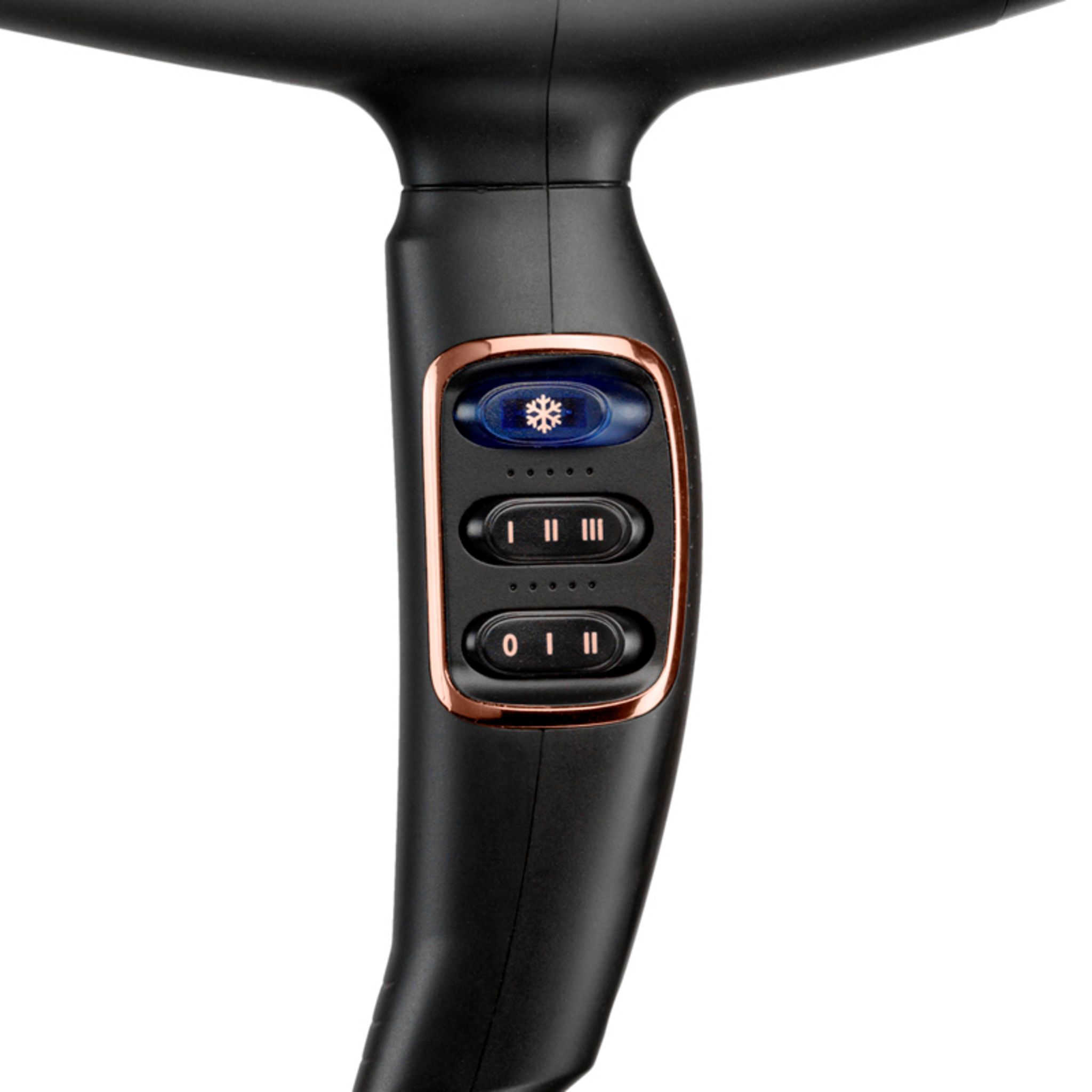 Voir la diapositive 12 : BABYLISS Sèche cheveux avec diffuseur fonction ionique - D665E - Noir