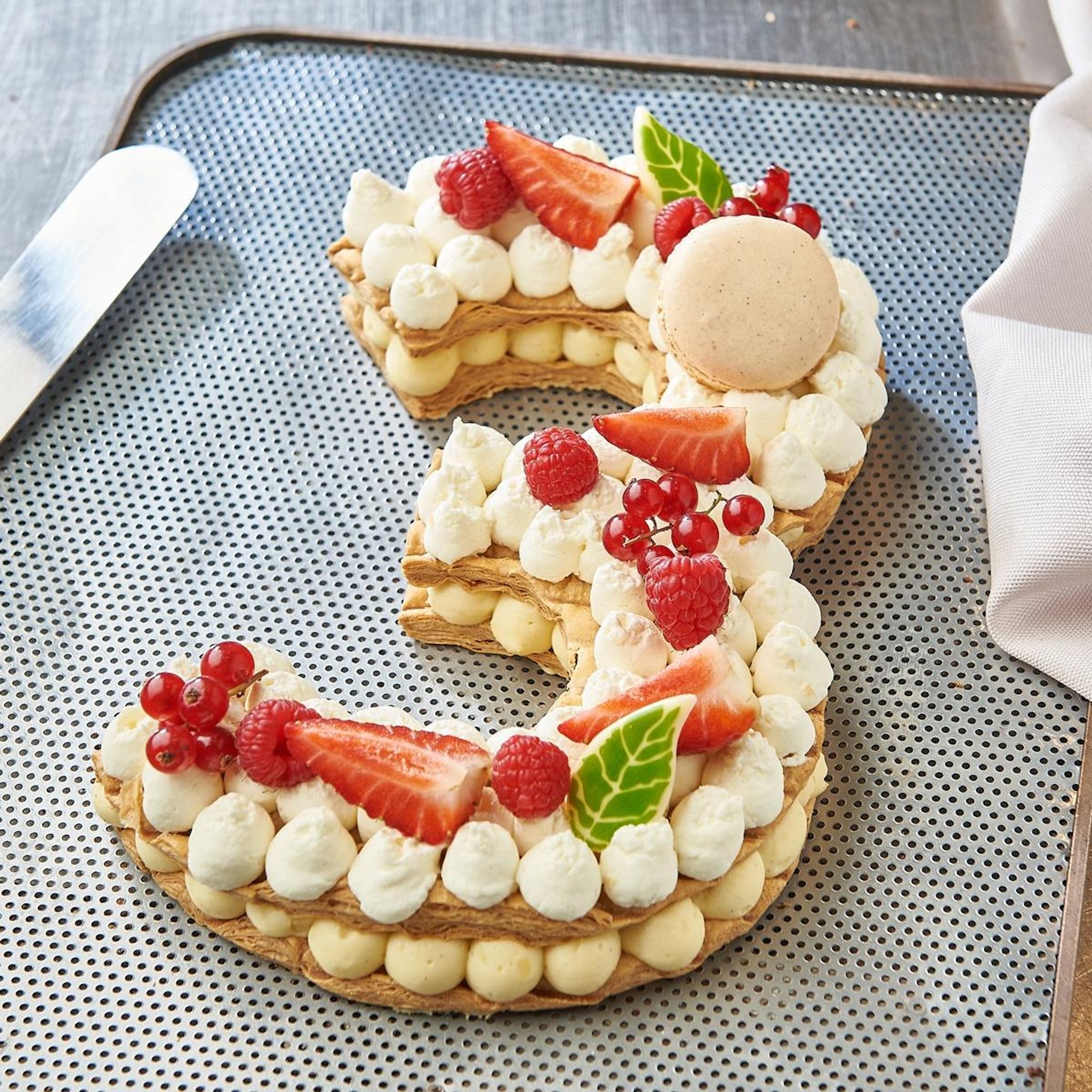 AUCHAN LE TRAITEUR Chiffre 3 Number cake Millefeuille 6 parts 735g