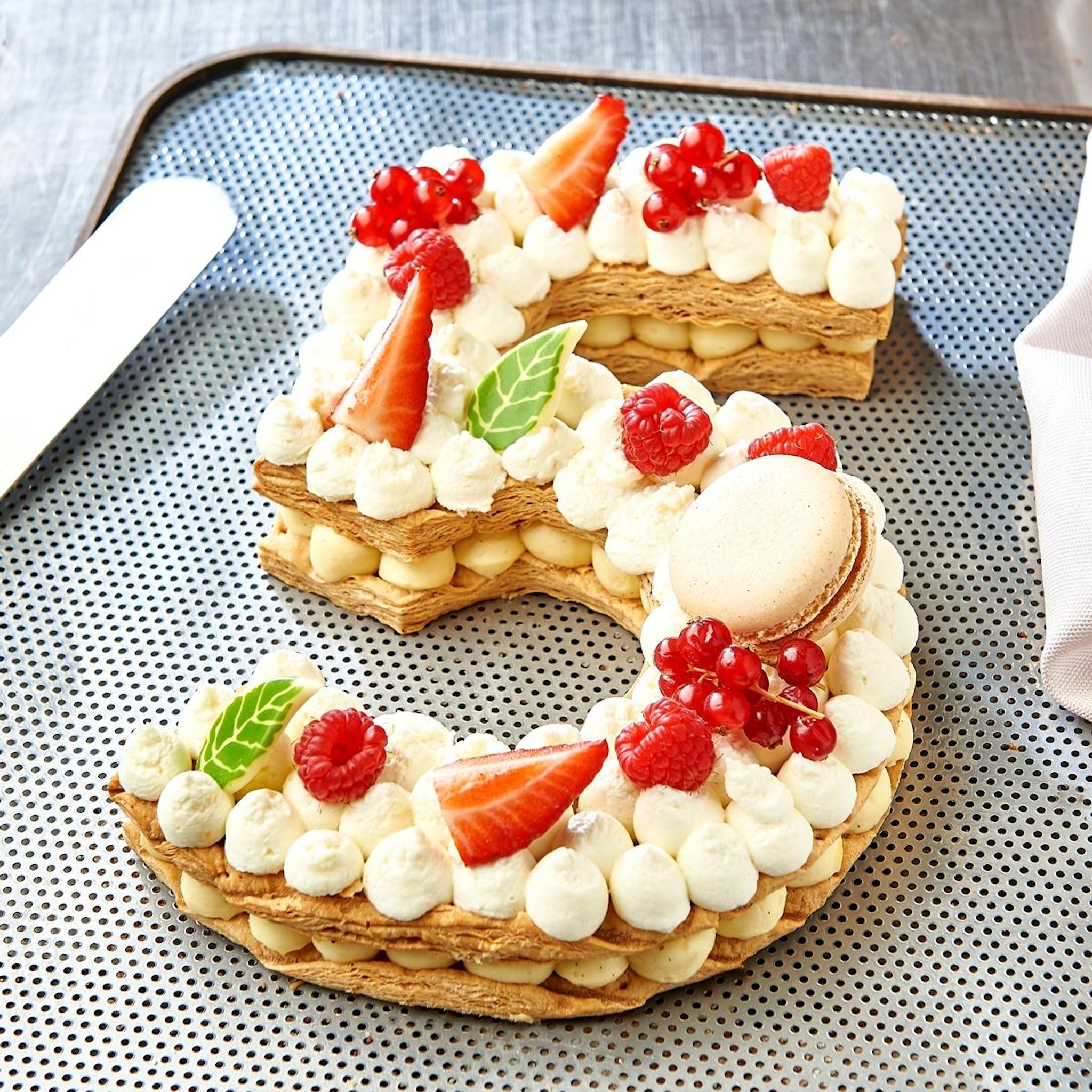 AUCHAN LE TRAITEUR Chiffre 5 Number cake Millefeuille 6 parts 735g