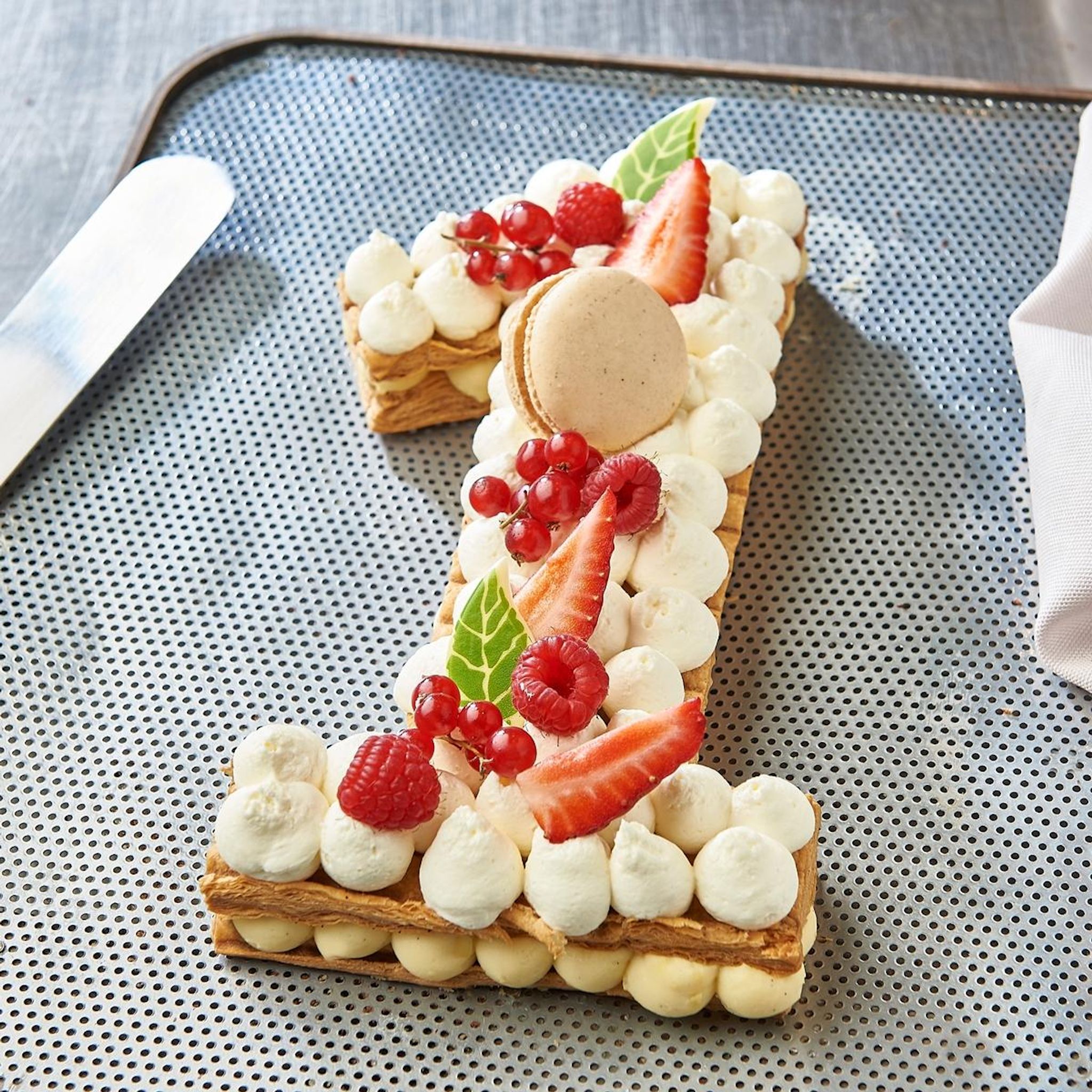 AUCHAN LE TRAITEUR Chiffre 1 Number cake Millefeuille 10 parts 1050g