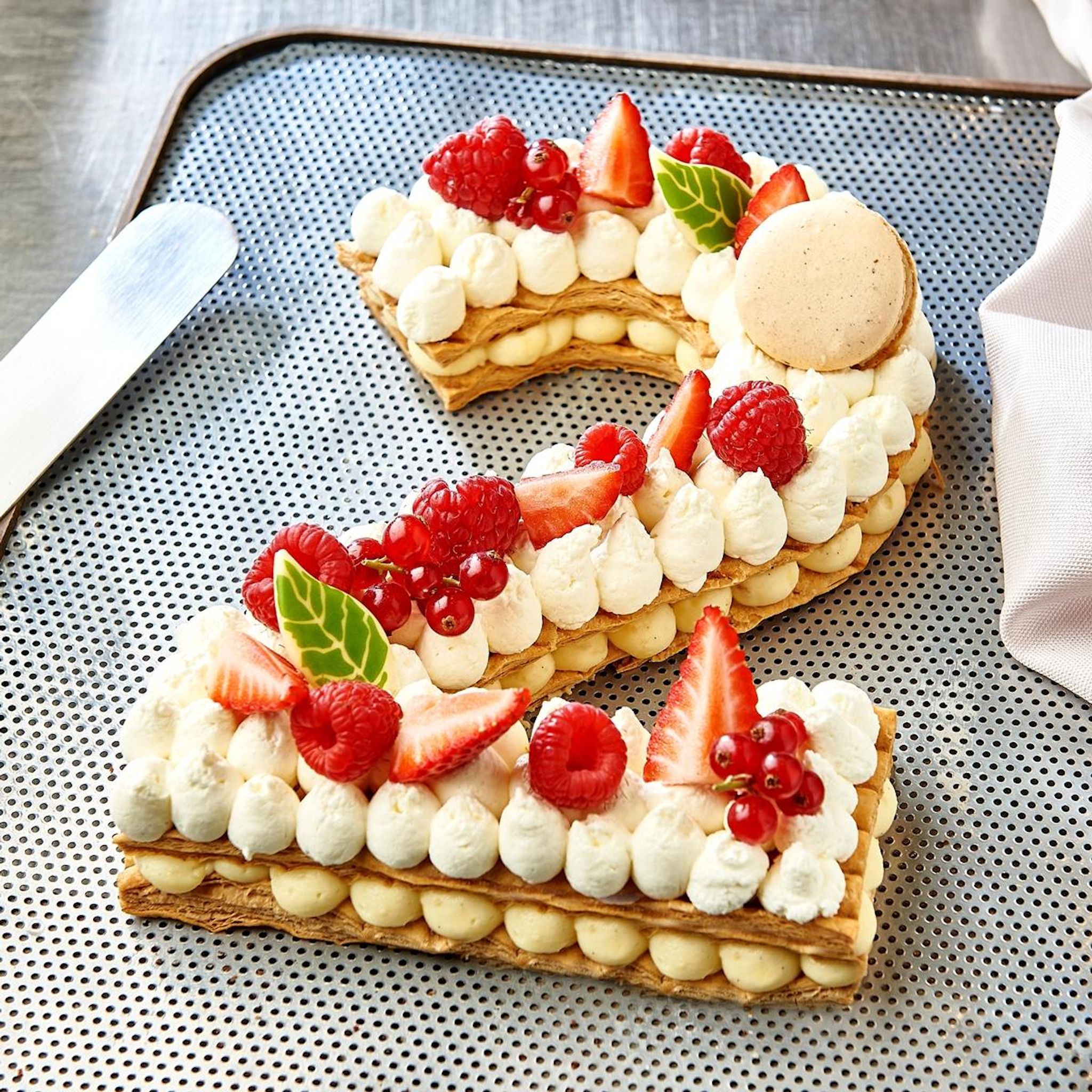 AUCHAN LE TRAITEUR Chiffre 2 Number cake Millefeuille 10 parts 1050g