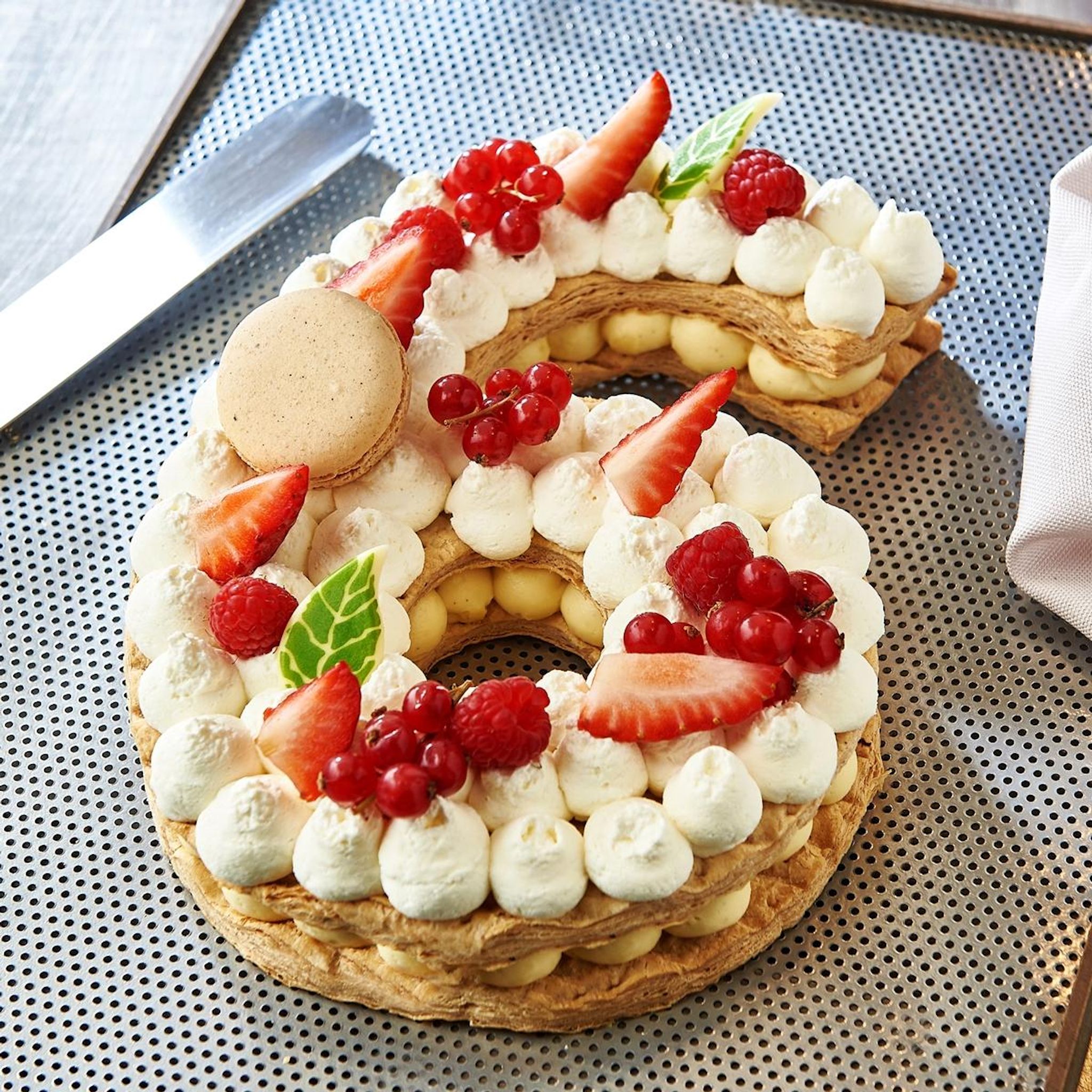 AUCHAN LE TRAITEUR Chiffre 6 Number cake Millefeuille 10 parts 1050g