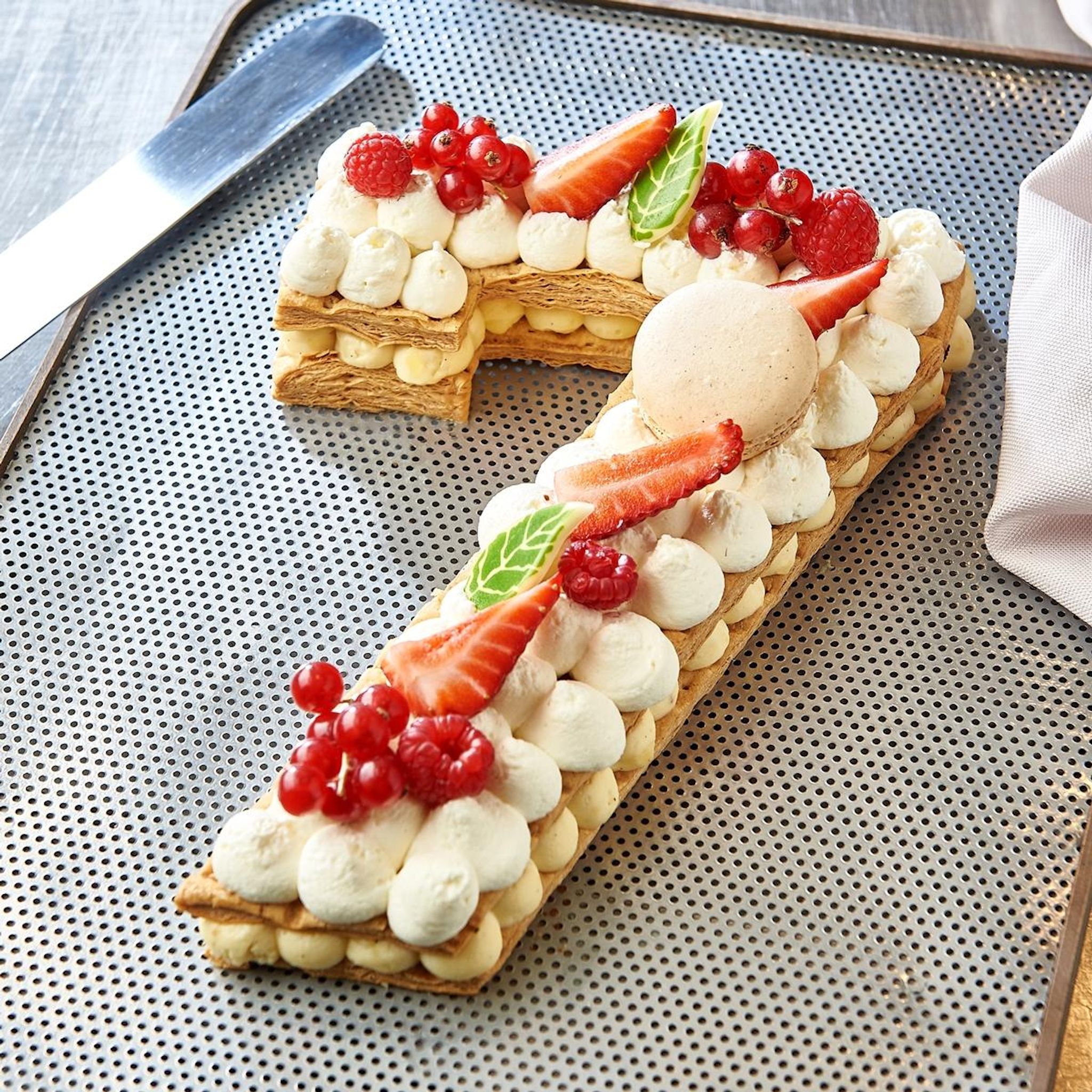 AUCHAN LE TRAITEUR Chiffre 7 Number cake Millefeuille 10 parts 1050g