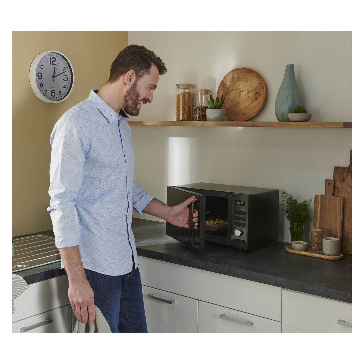 QILIVE Micro-ondes Grill Q.6989 - 900 W - Capacité 23 L - Noir