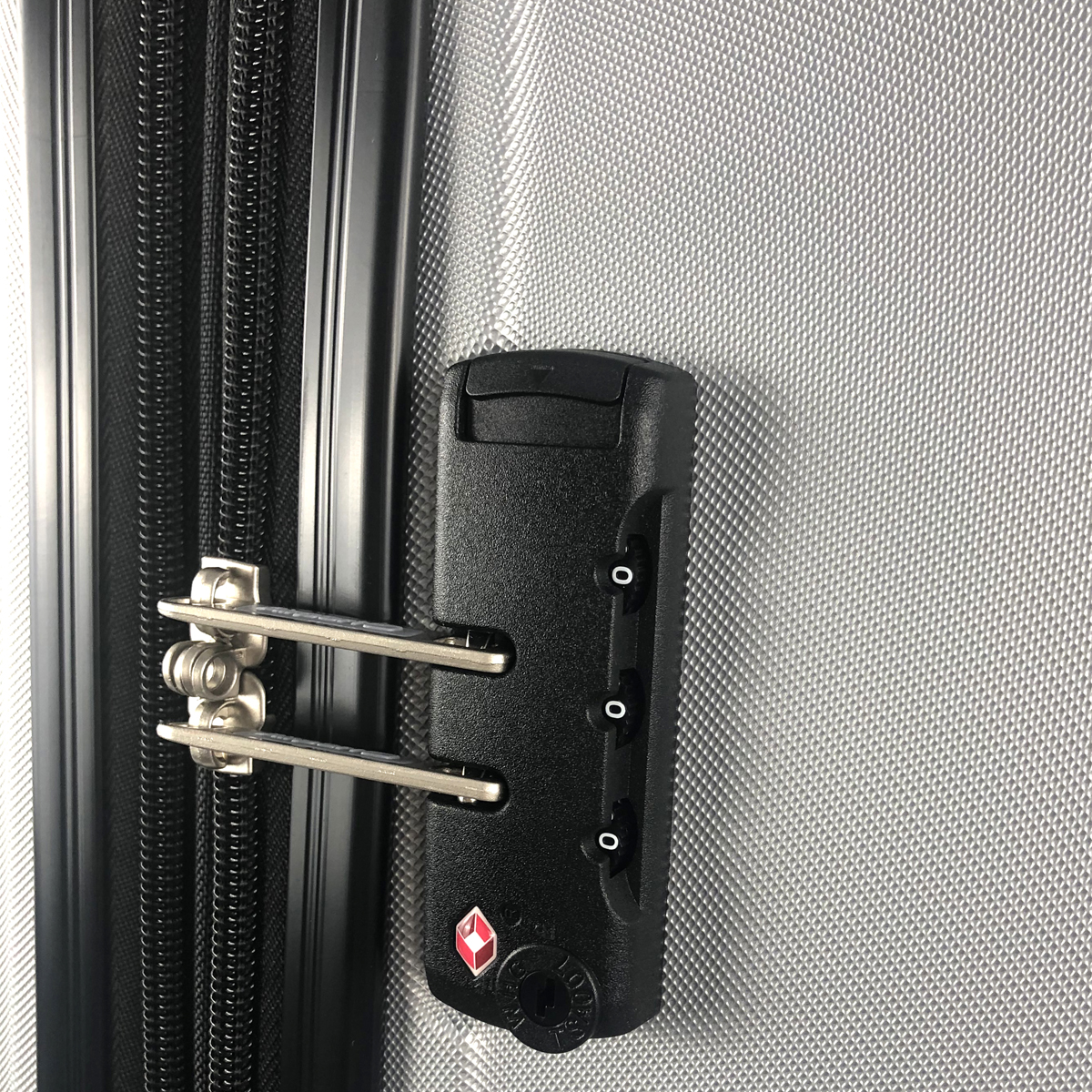 Voir la diapositive 8 : AIRPORT Grande Valise rigide grise Equalizer 76x50x29cm