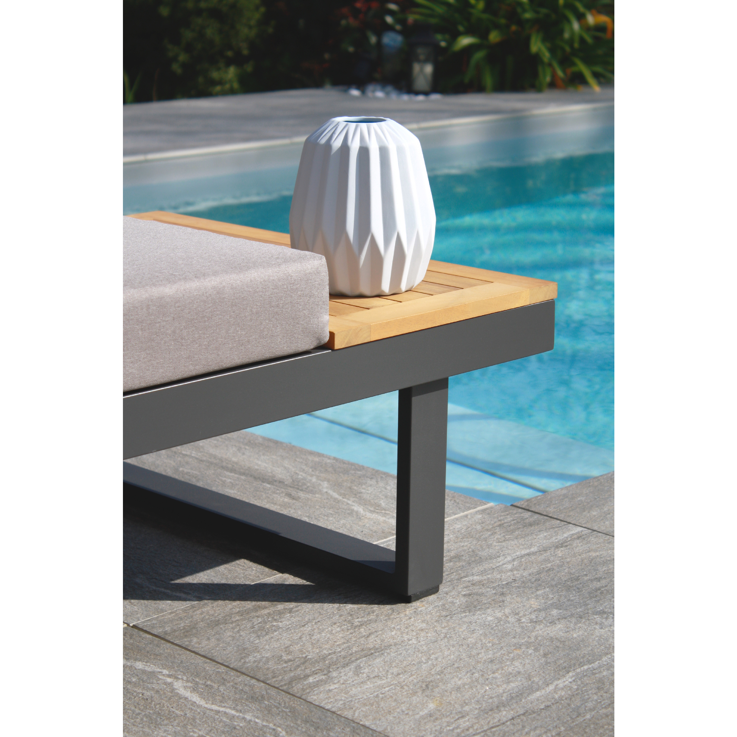 Voir la diapositive 7 : DCB GARDEN Salon bas de jardin - 4 places - Aluminium/bois - Anthracite - TOKYO