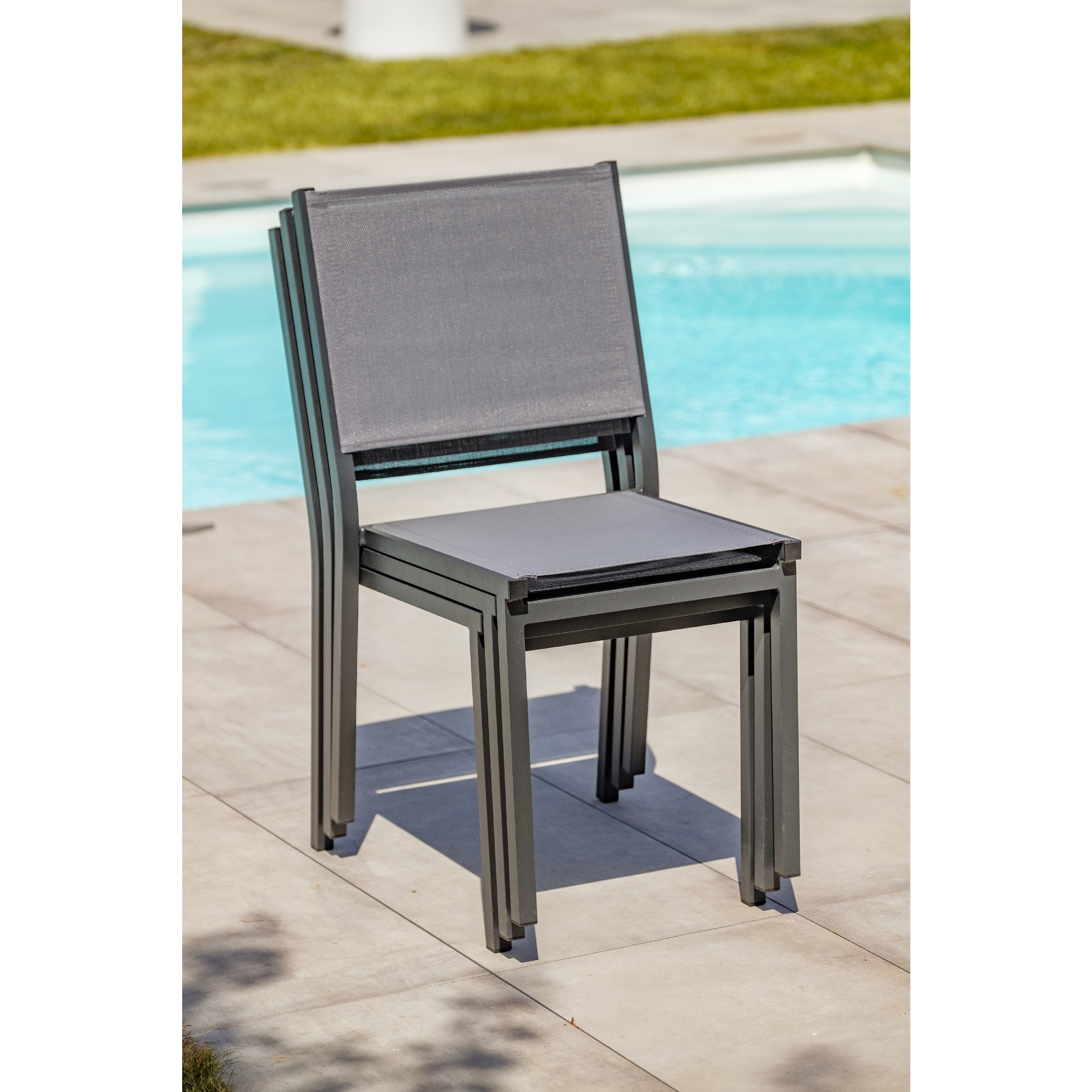 Voir la diapositive 7 : DCB GARDEN Salon de jardin - 8 places - Aluminium - Anthracite - TOLEDE